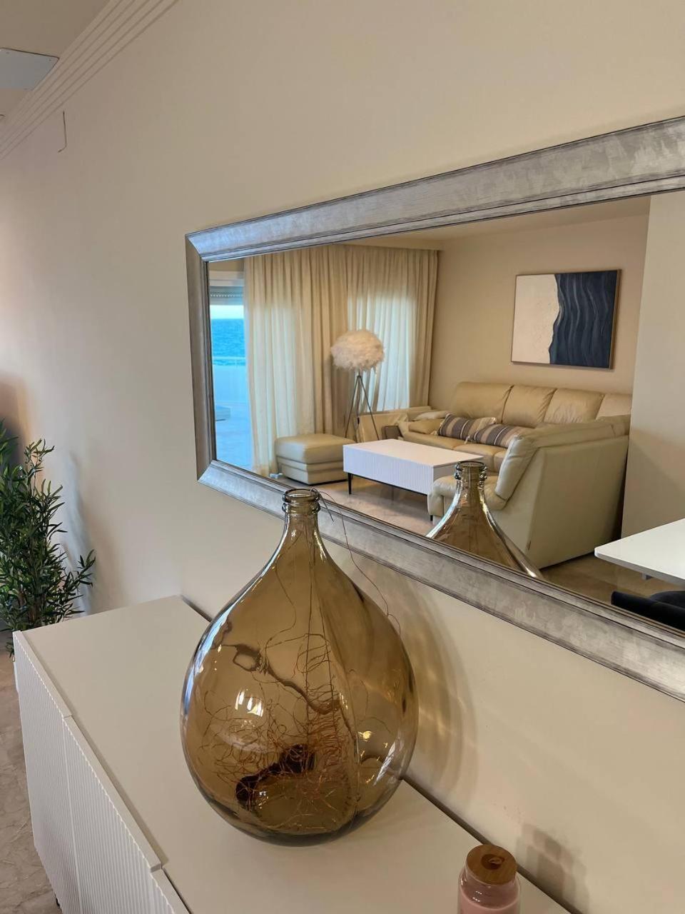 Piso 2 Habitaciones, Salon 2 Bano En Puerto Banus Vista Mar !