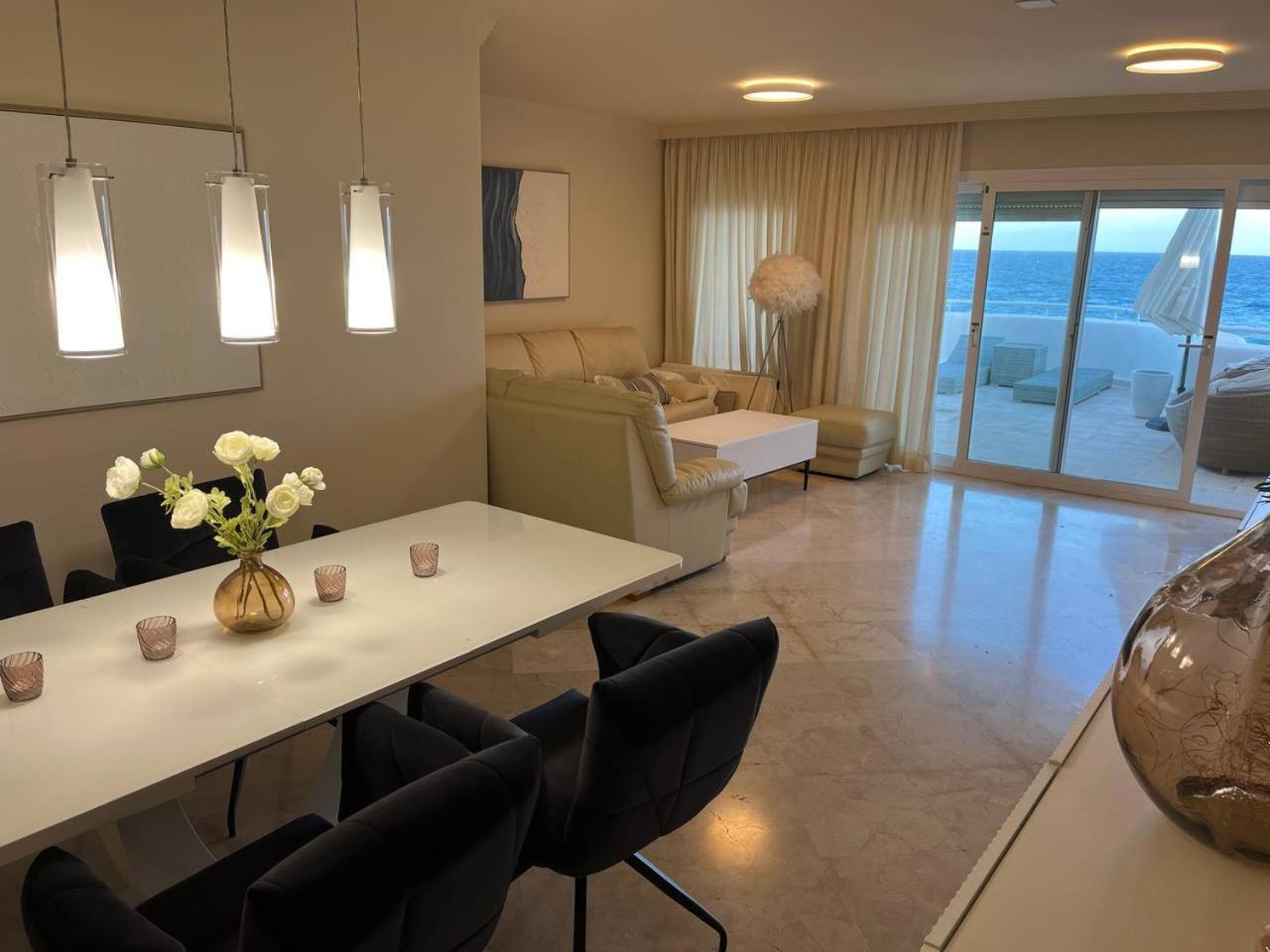 Piso 2 Habitaciones, Salon 2 Bano En Puerto Banus Vista Mar ! * Marbella