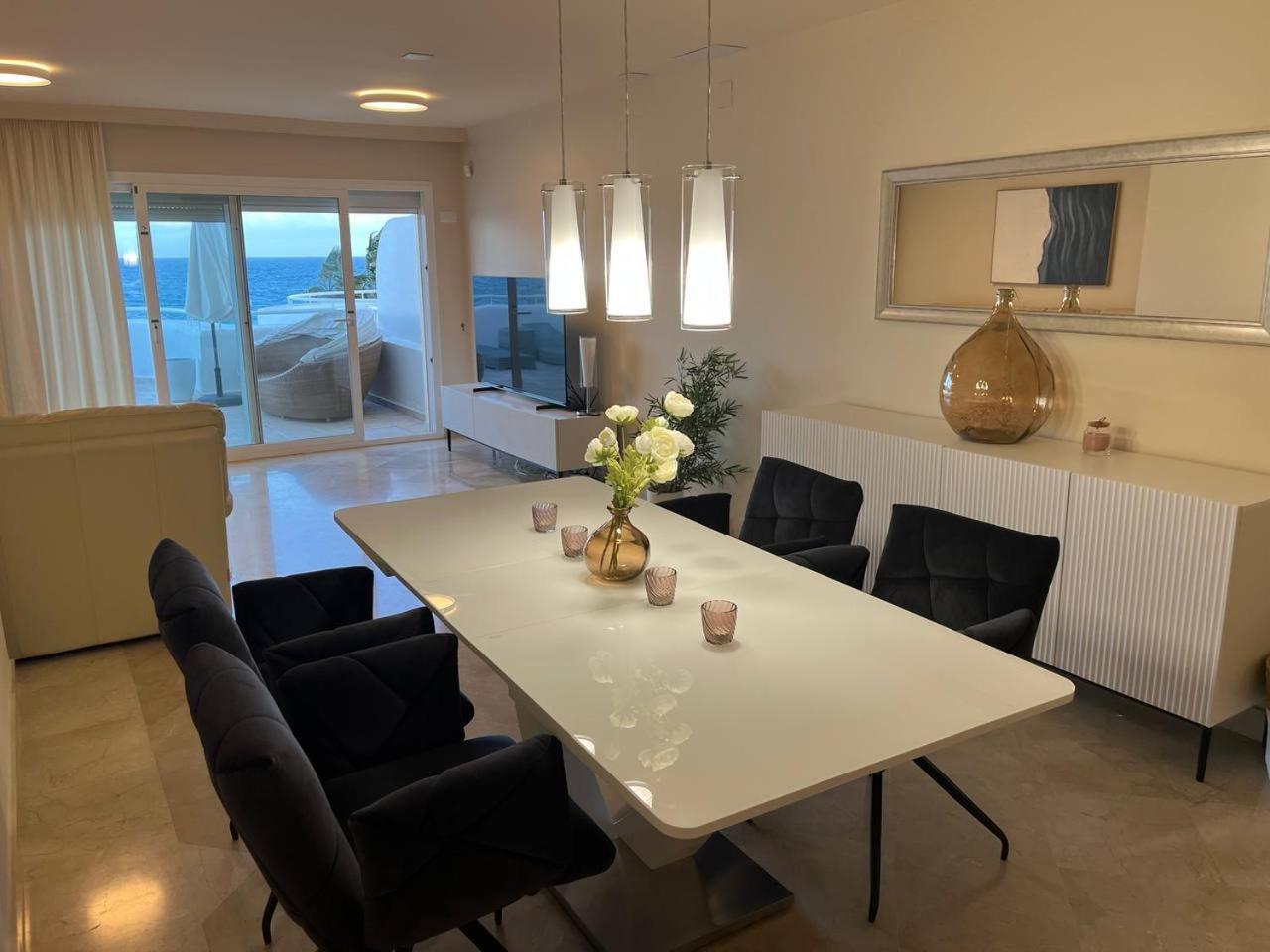 Piso 2 Habitaciones, Salon 2 Bano En Puerto Banus Vista Mar ! Apartment
