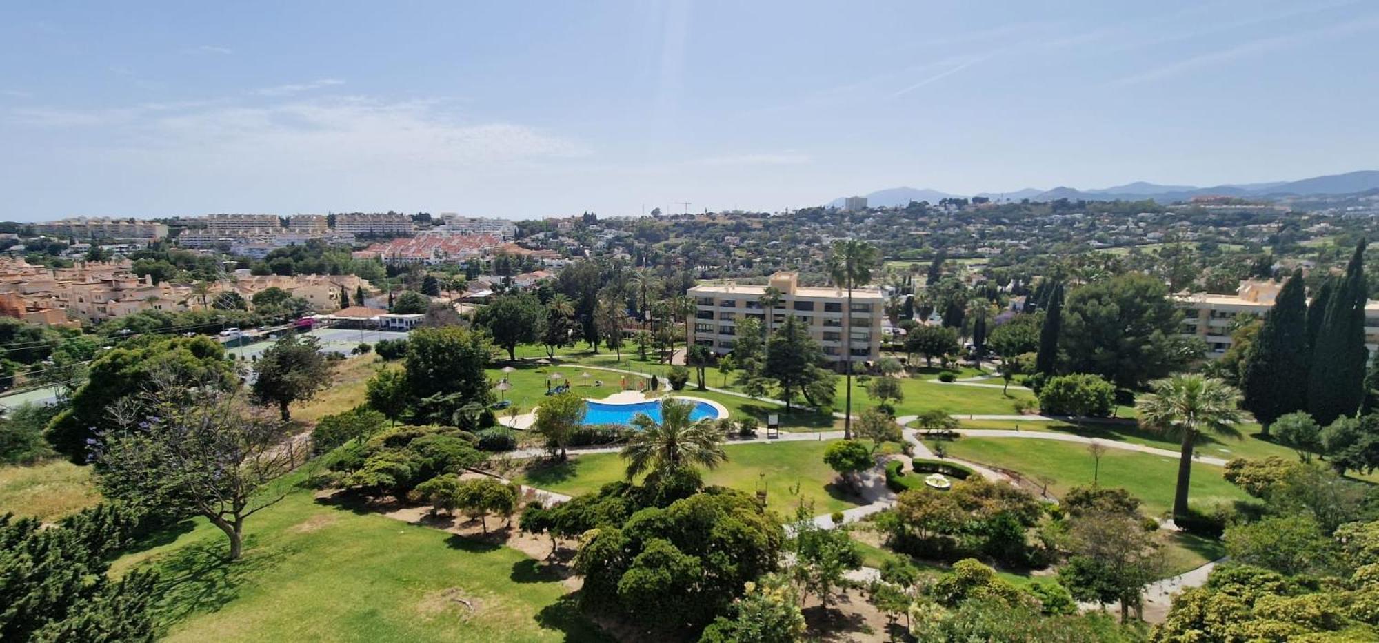 Modern With Stunning Views *