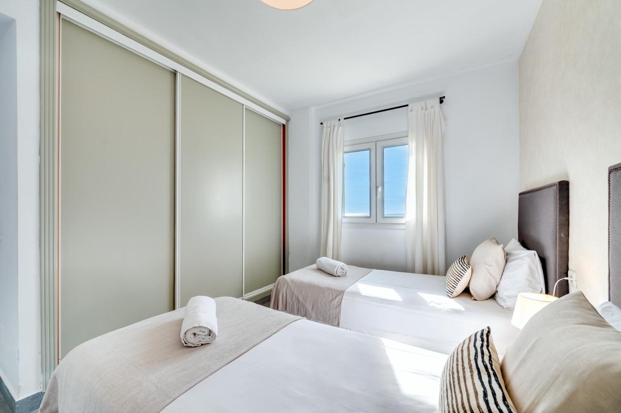 Vacation I Banus Waterfront Penthouse Marina, Sea View, Beachfront