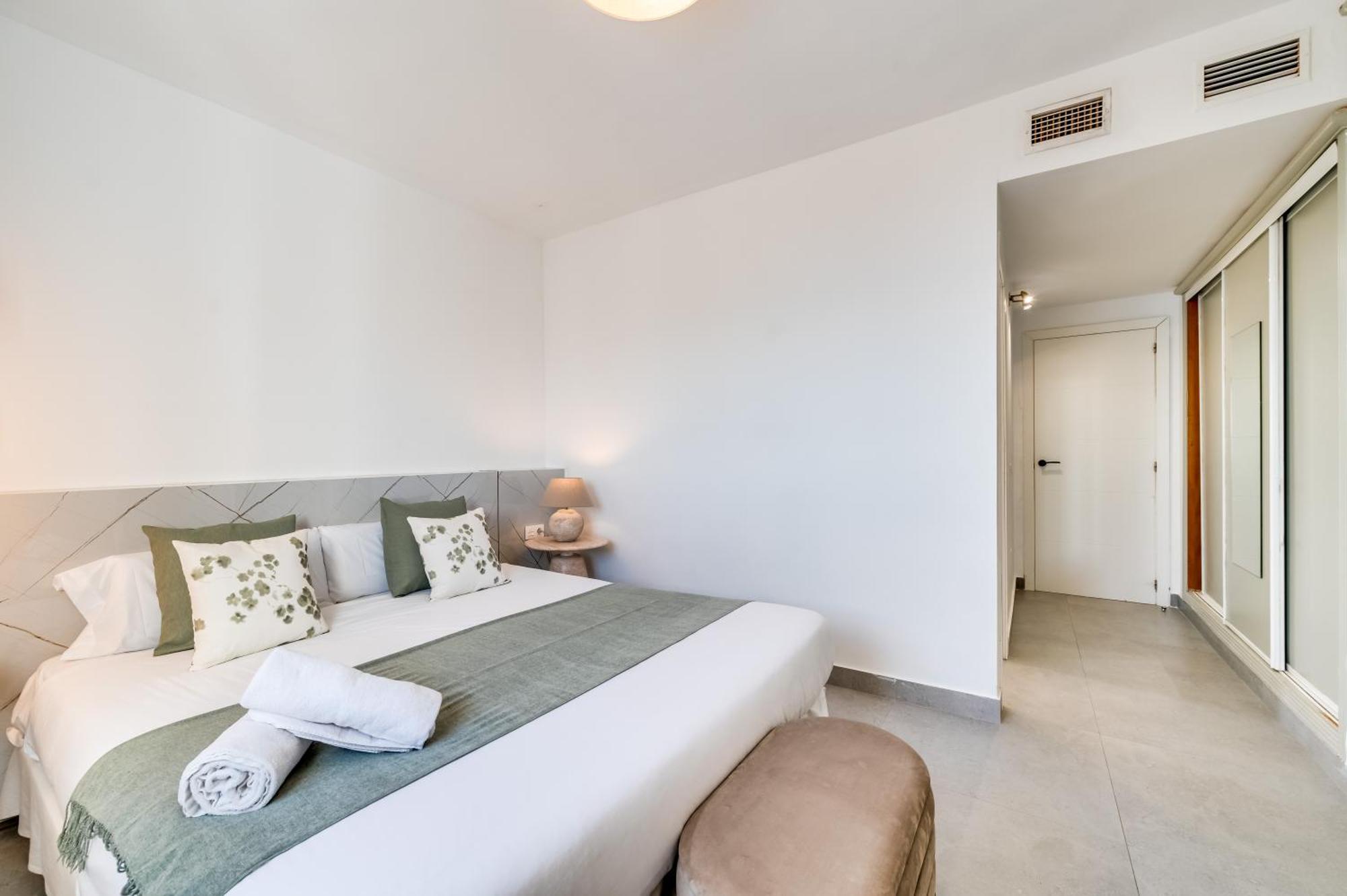 Apartment Vacation I Banus Waterfront Penthouse Marina, Sea View, Beachfront *