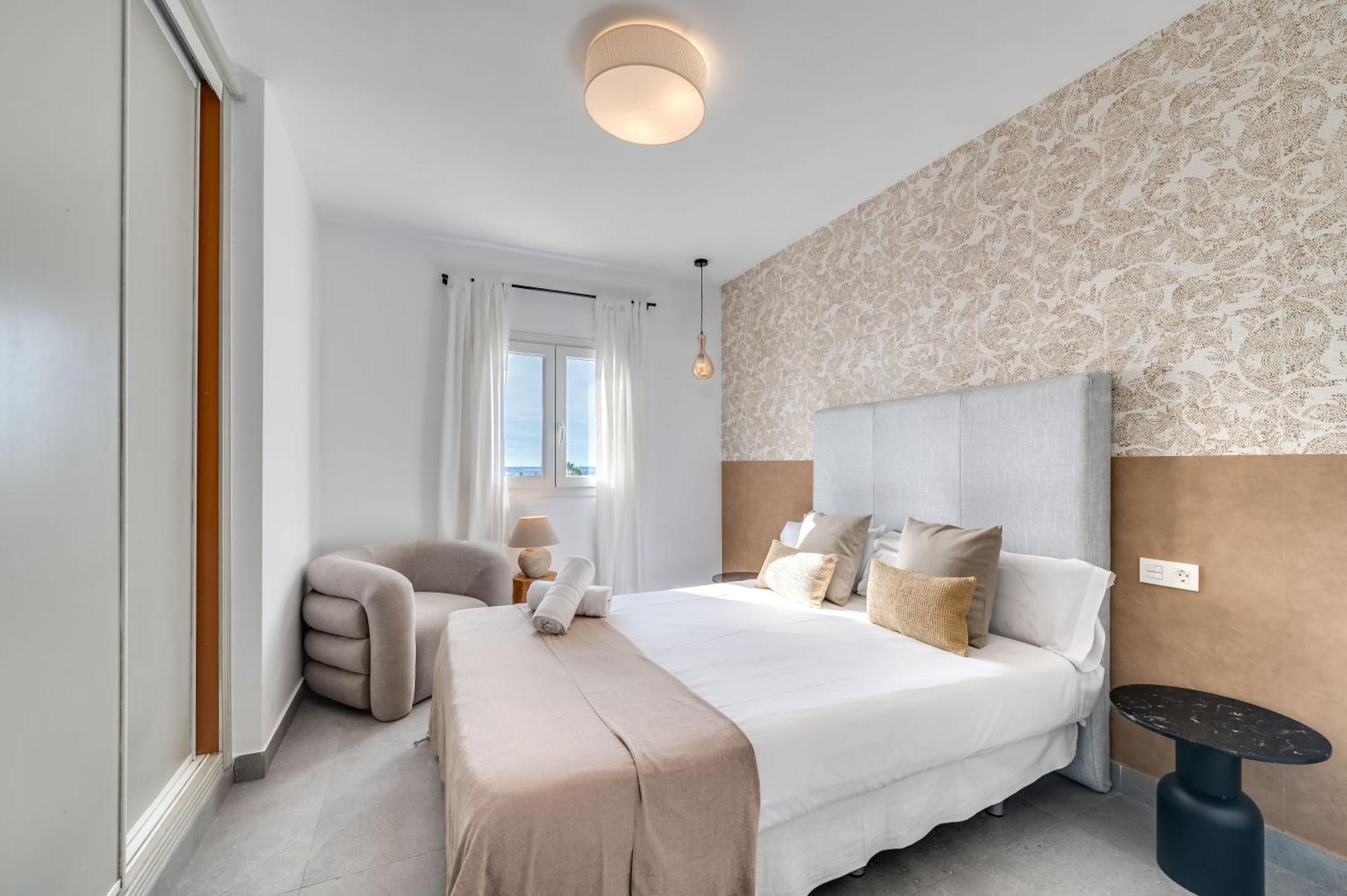 Vacation I Banus Waterfront Penthouse Marina, Sea View, Beachfront Apartment