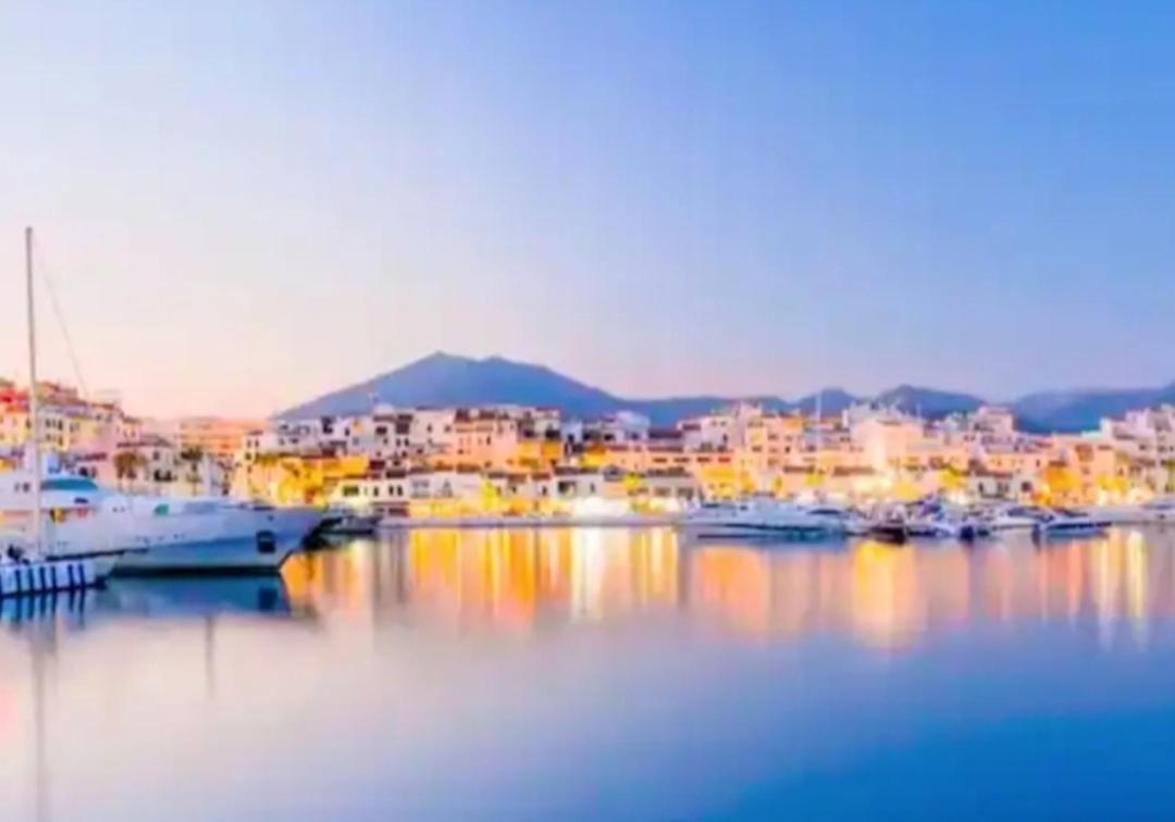 En La Playa Piscinas Jardines Puerto Banus Wifi Apartment *