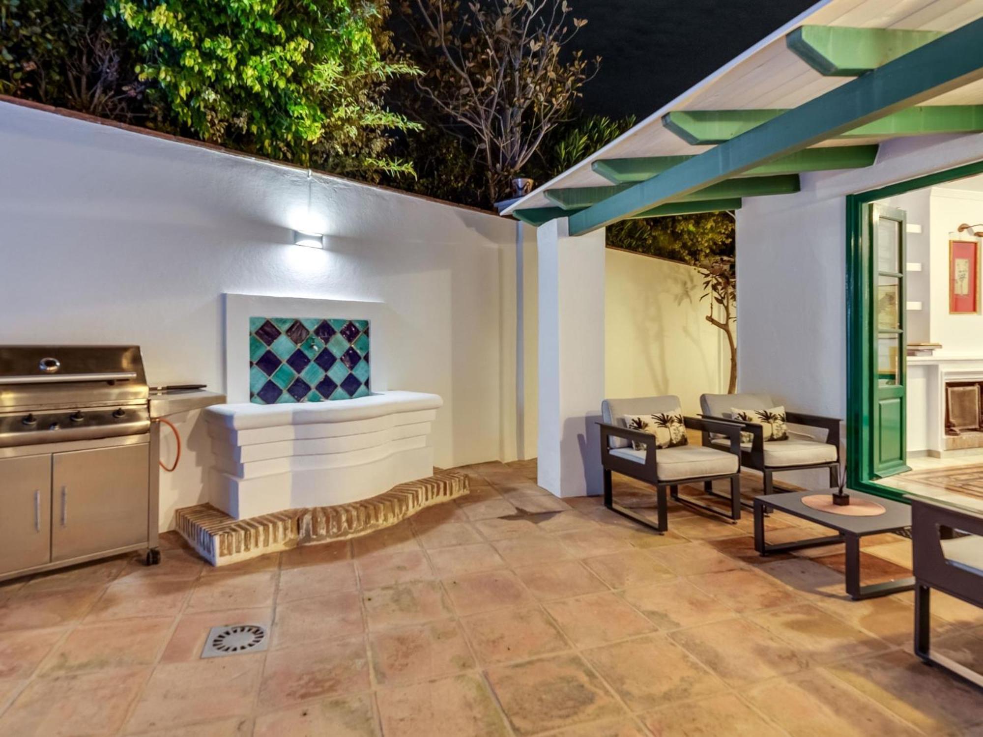 Puerto Banus Dreamed Monelos