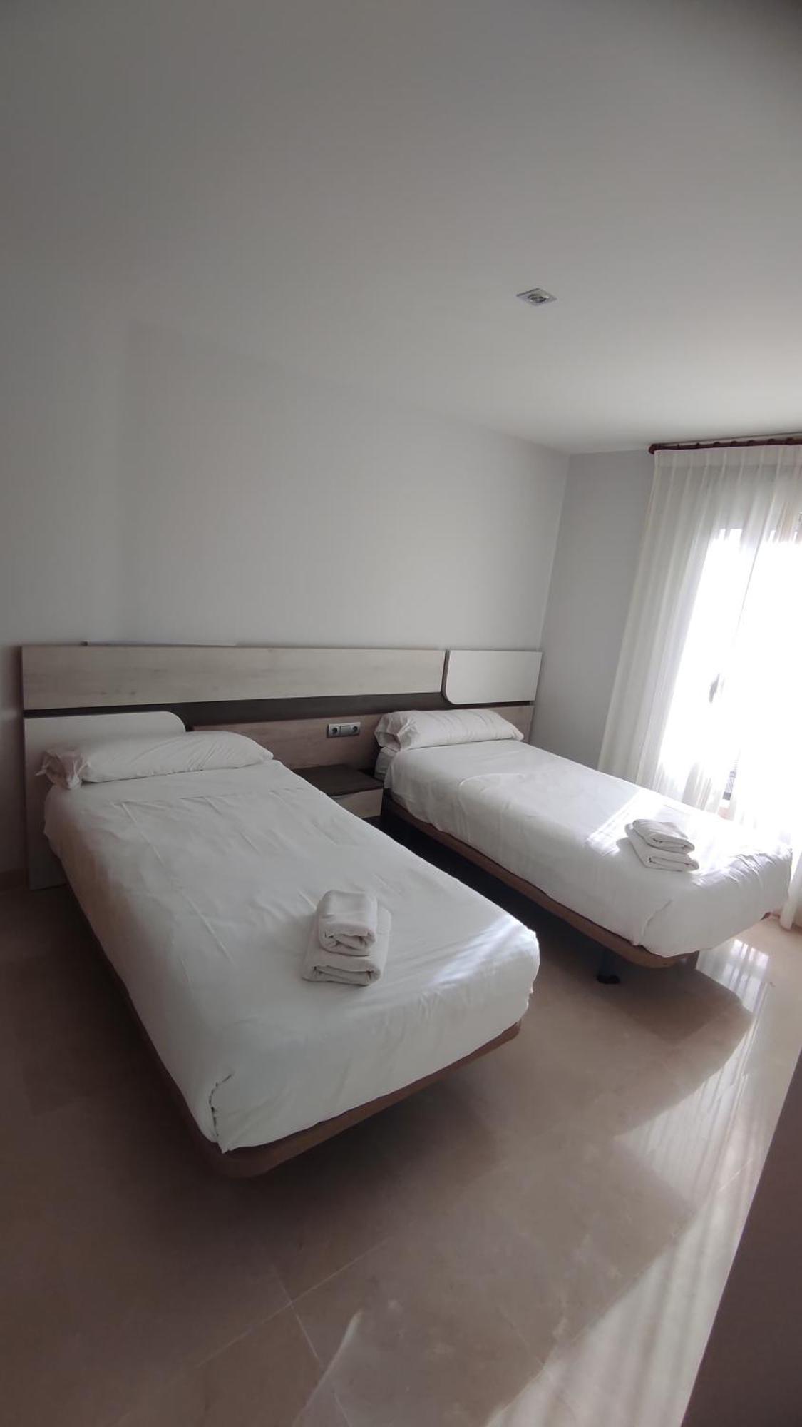 Deluxe 3 Bedroom By Aqua Apartments, *