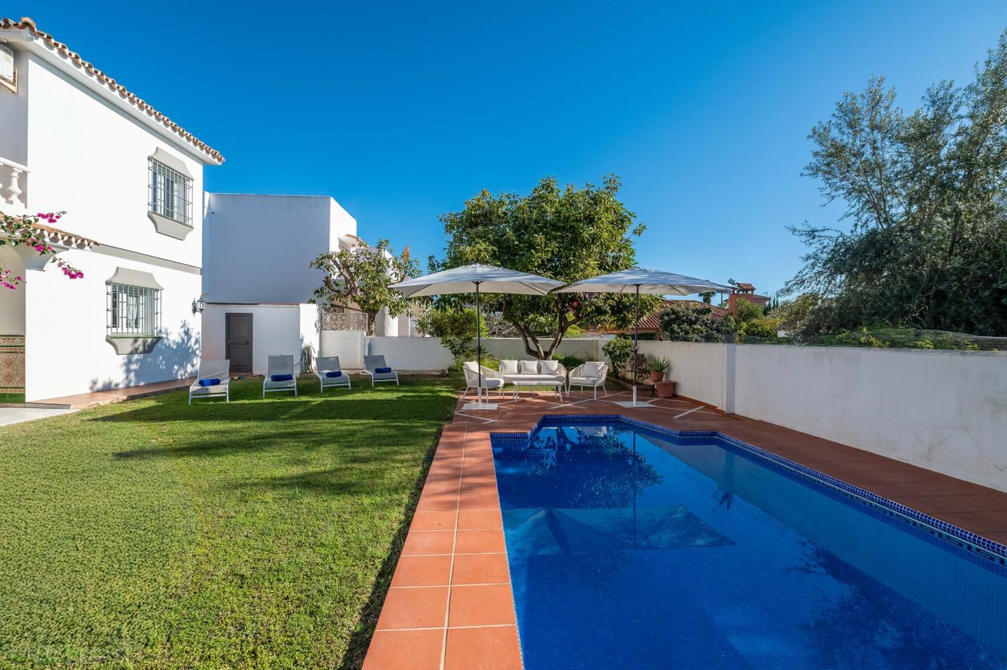 Olivo Family With Pool In Centre Marbella