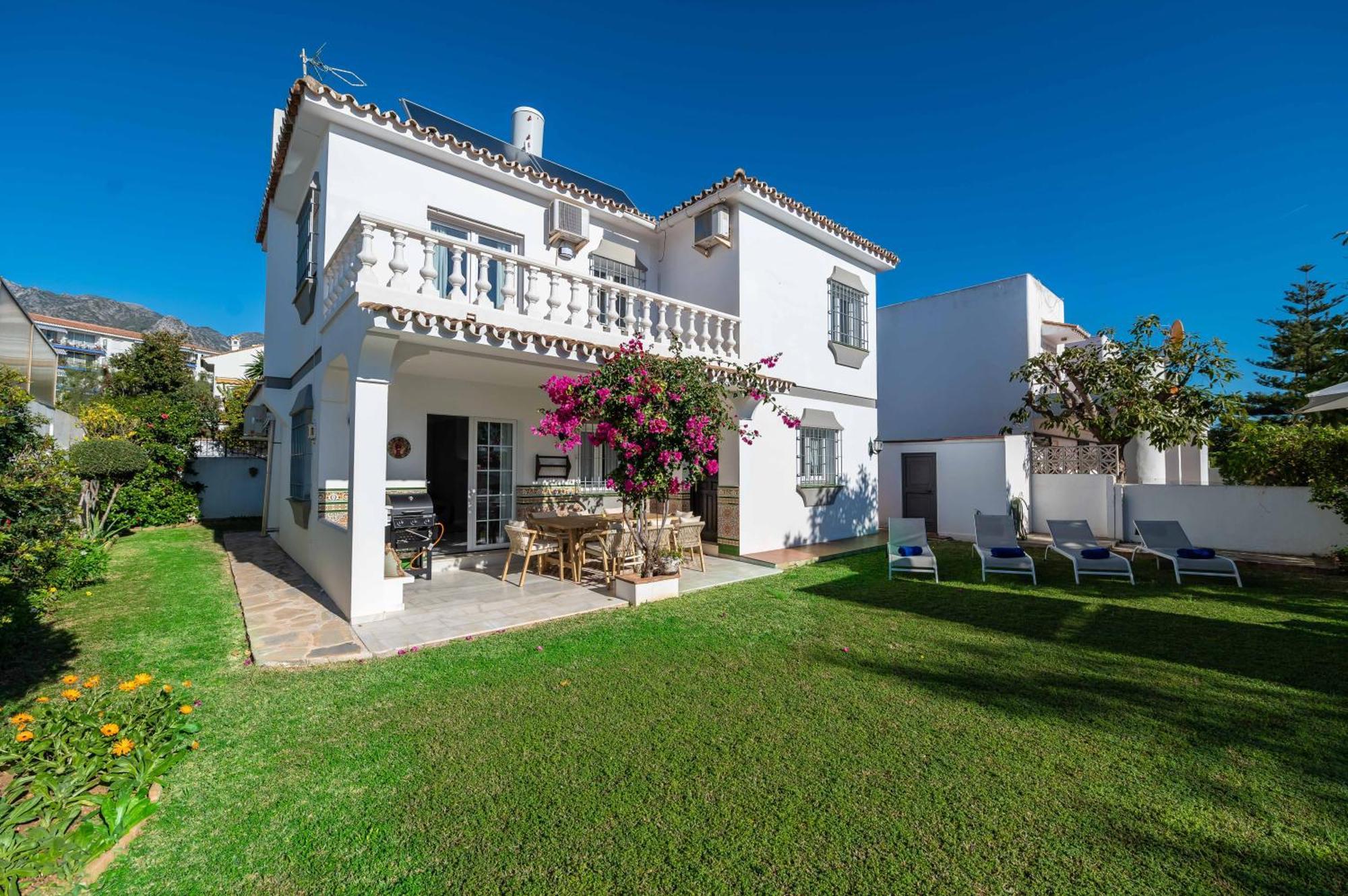 Olivo Family With Pool In Centre Marbella