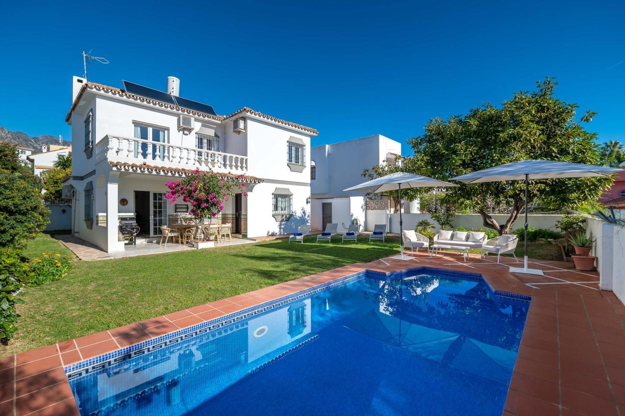 Villa Olivo Family With Pool In Centre
