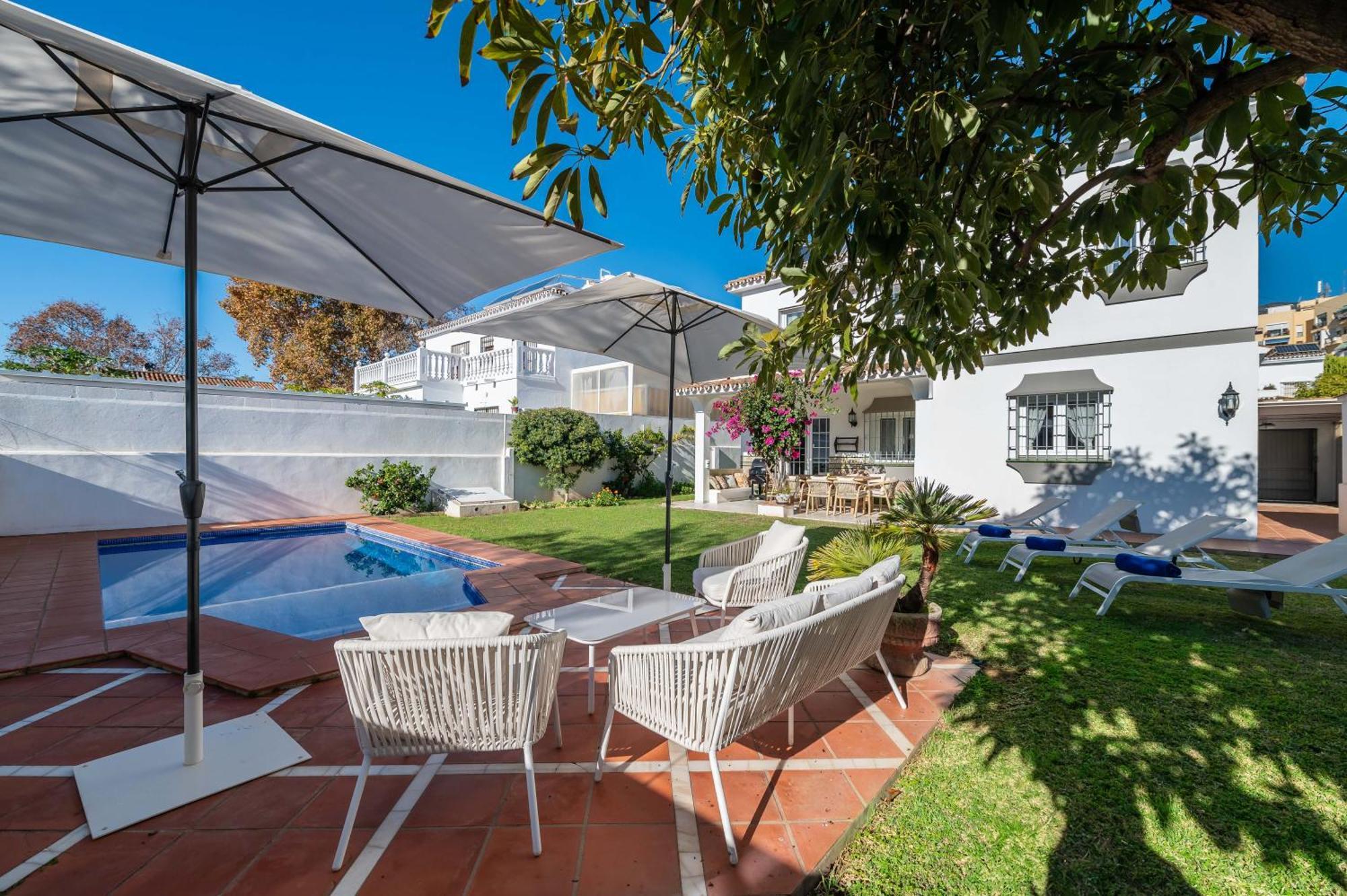 Olivo Family With Pool In Centre Marbella