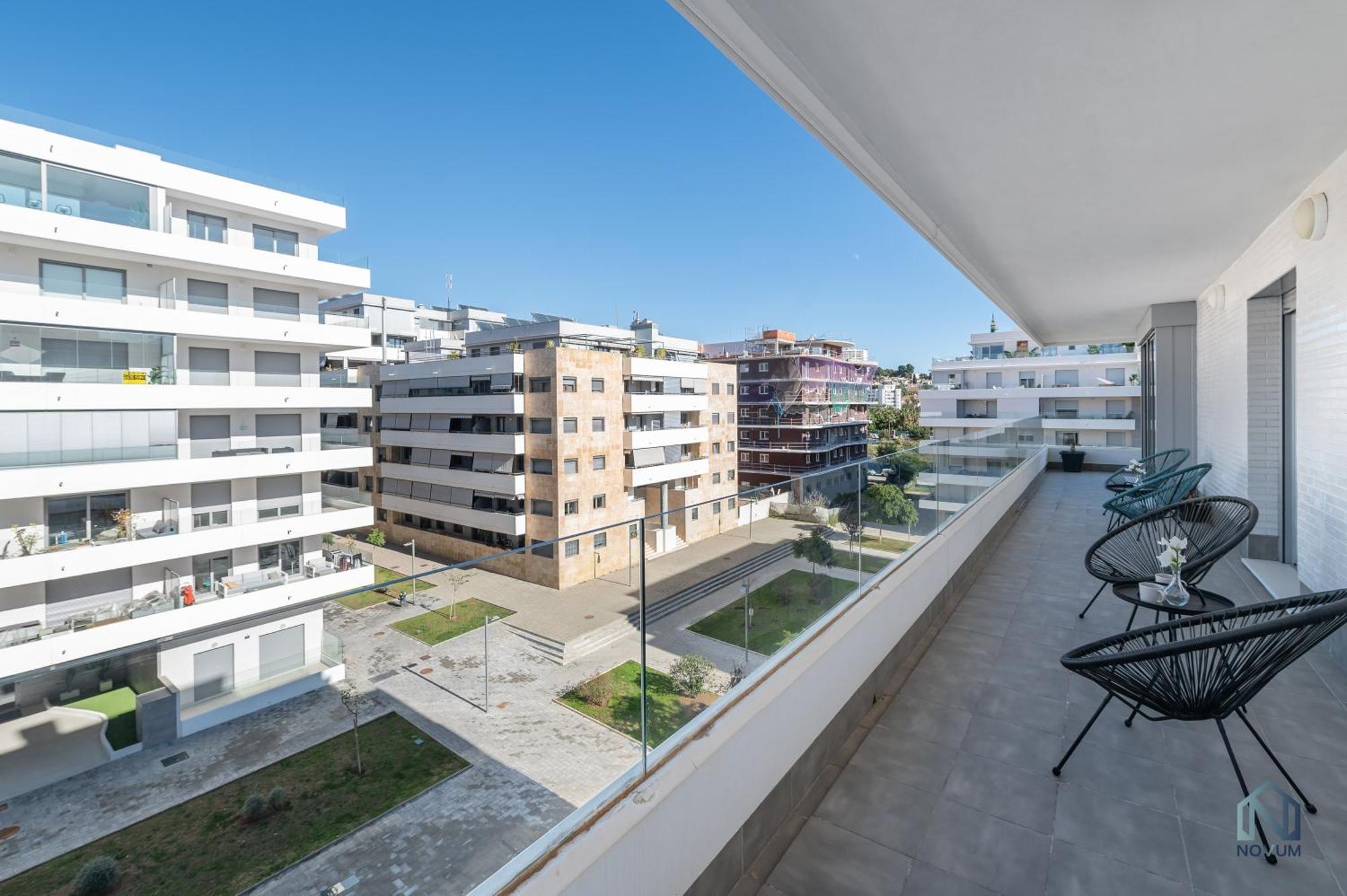 Appartement Newly Built 3 Bdrm Modern W Gym, Pool, & Views