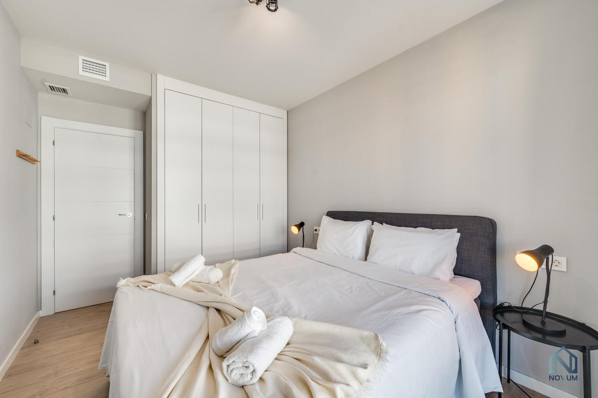 Newly Built 3 Bdrm Modern W Gym, Pool, & Views *