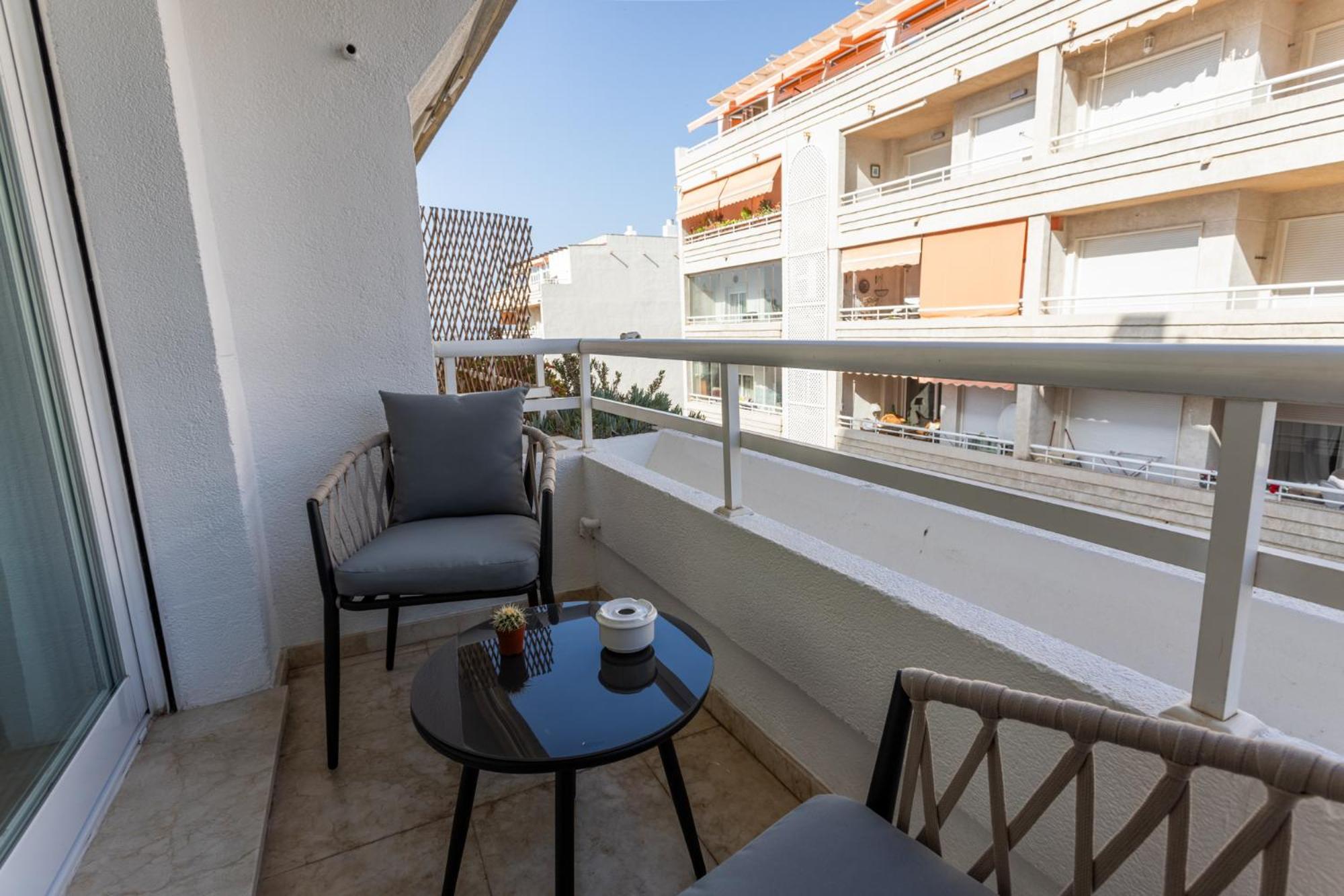 Two Bedrooms Avenida Del Mar * Marbella