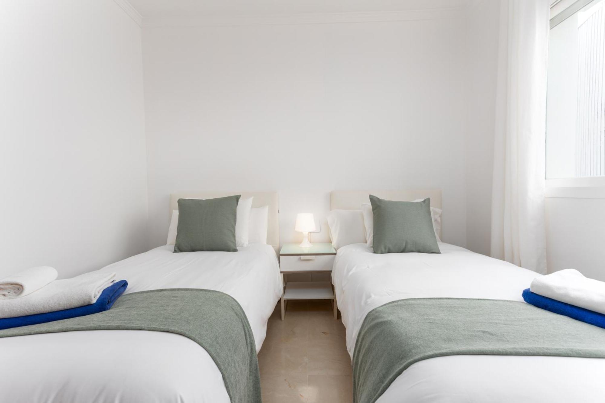 Two Bedrooms Avenida Del Mar Marbella