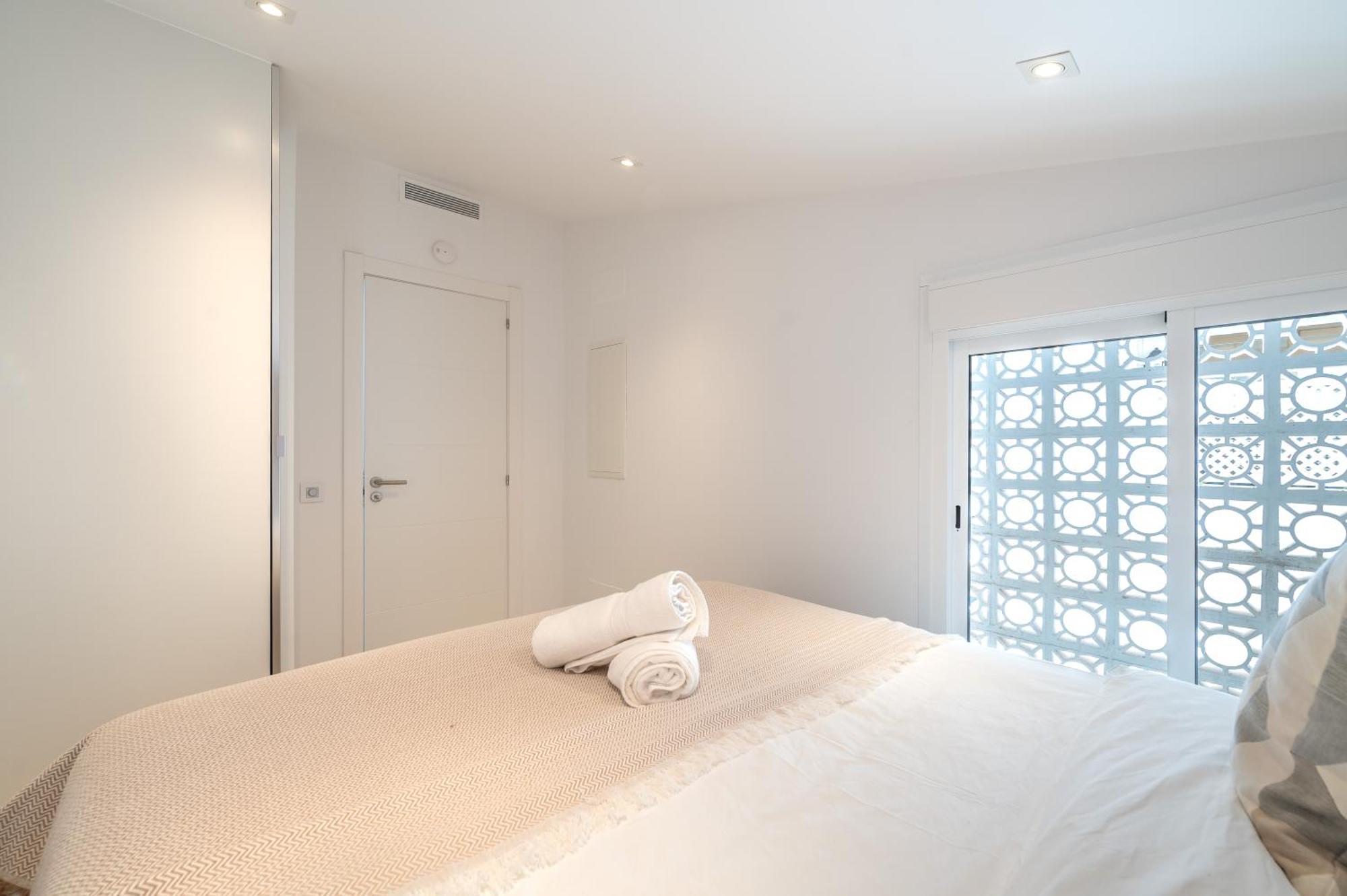 Modern 3 Bdrm With Sea Views & Pool Newly Renovated Apartment