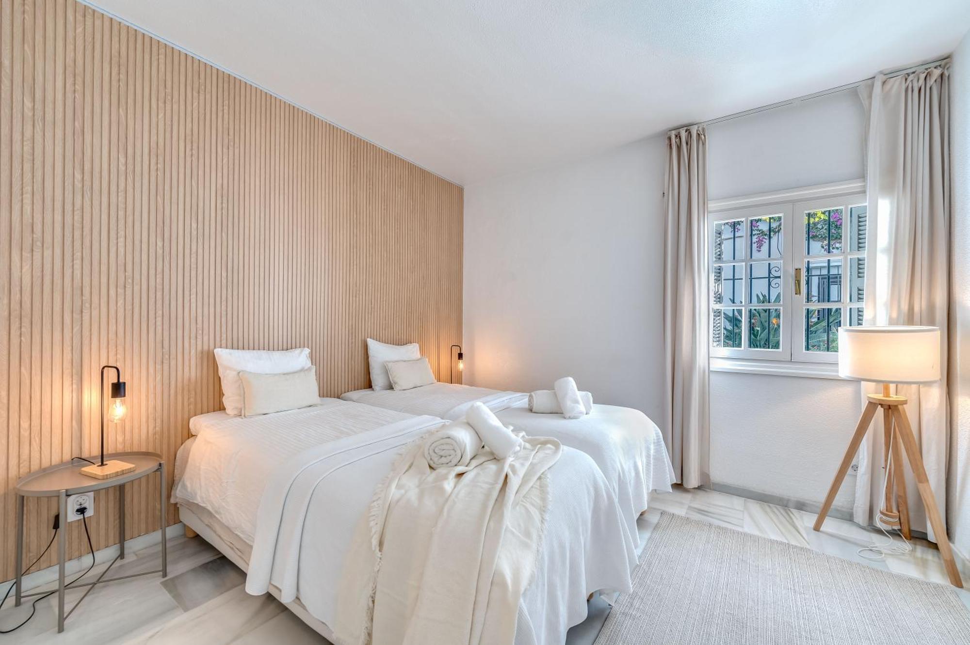 Modern 3 Bdrm With Sea Views & Pool Newly Renovated Apartment *