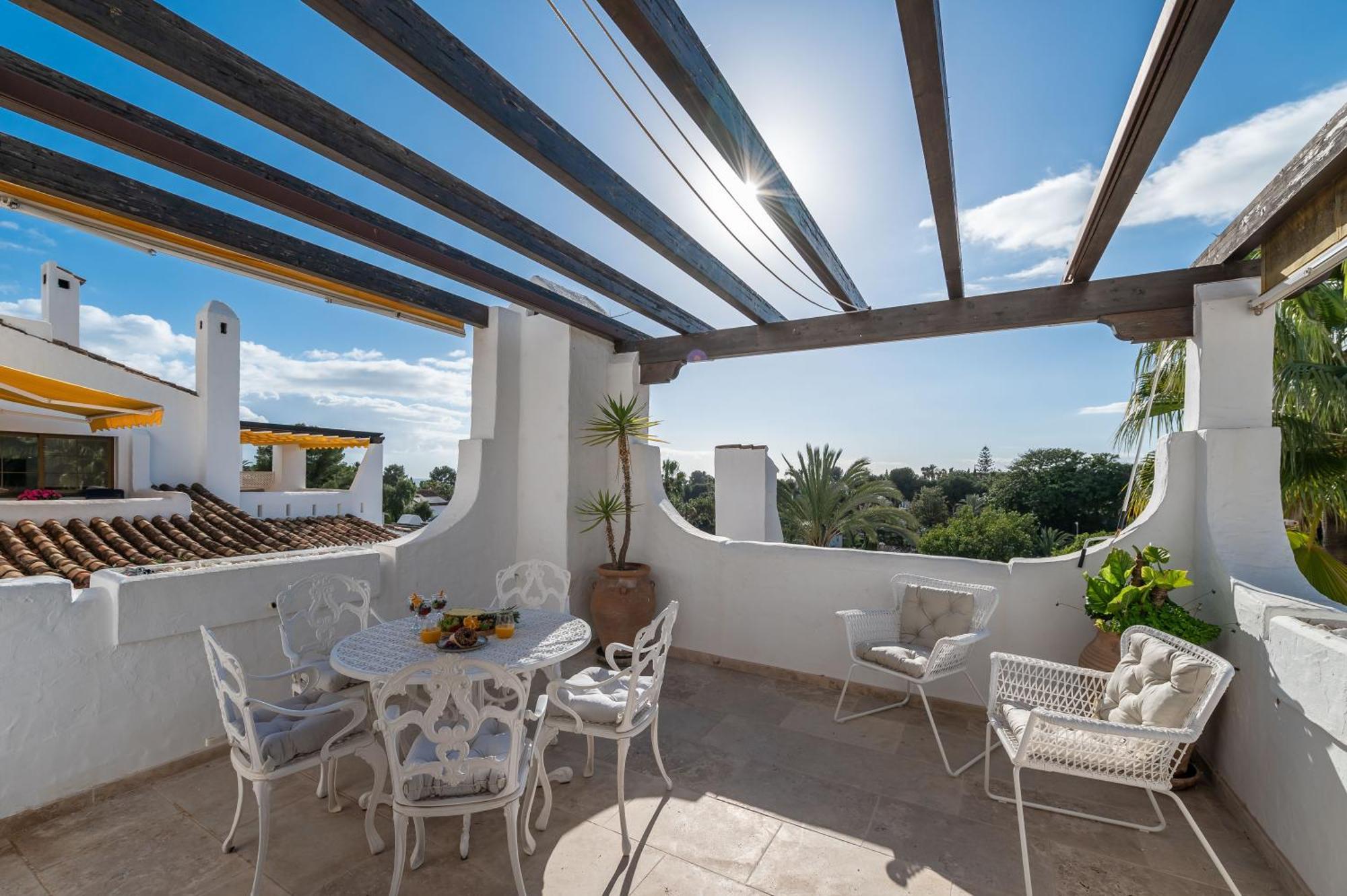 Modern 3 Bdrm With Sea Views & Pool Newly Renovated