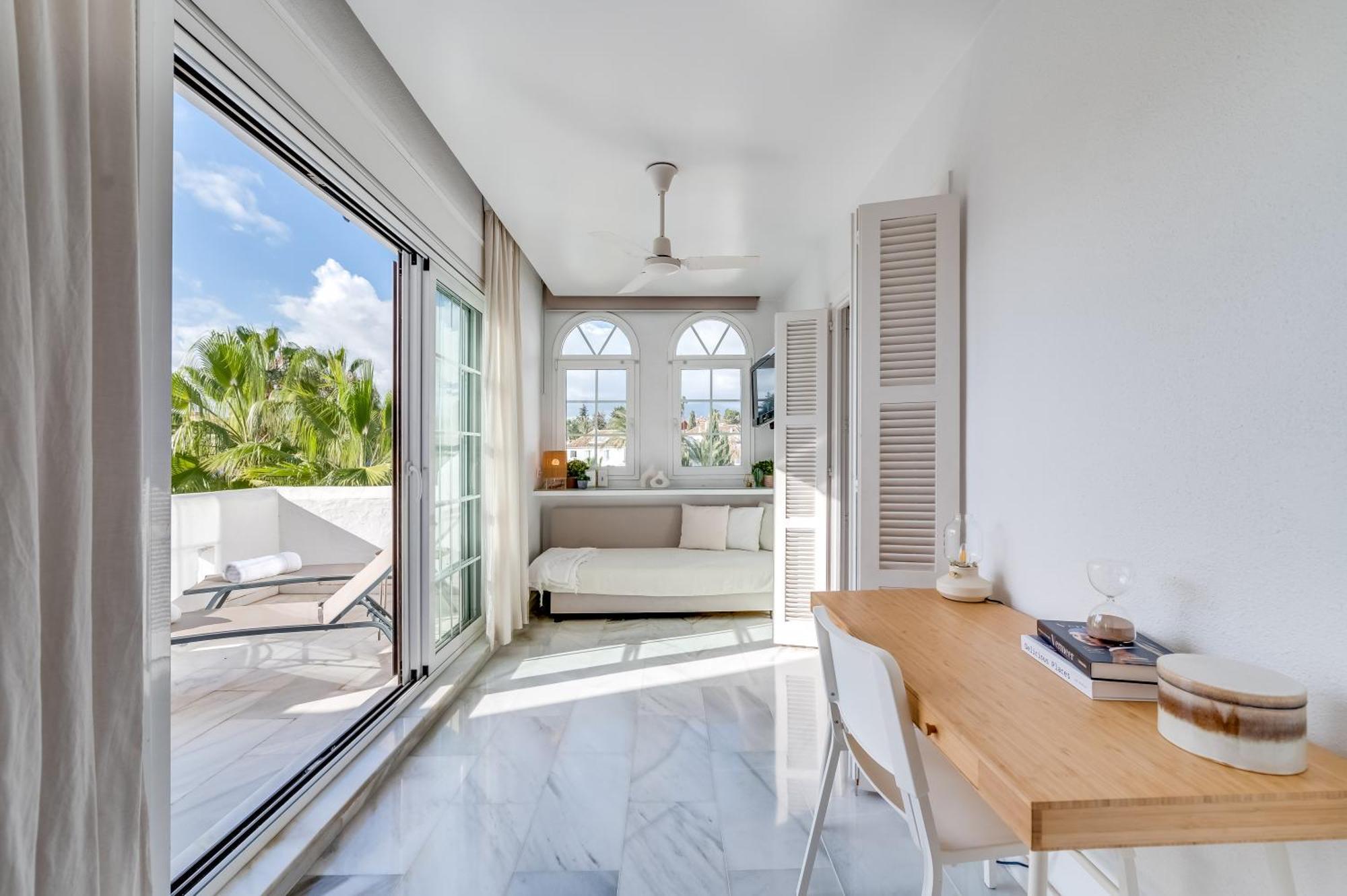 Modern 3 Bdrm With Sea Views & Pool Newly Renovated Apartment