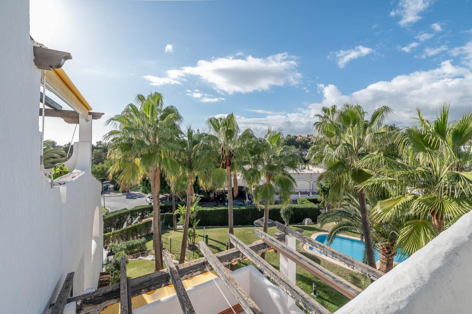 Modern 3 Bdrm With Sea Views & Pool Newly Renovated Apartment *