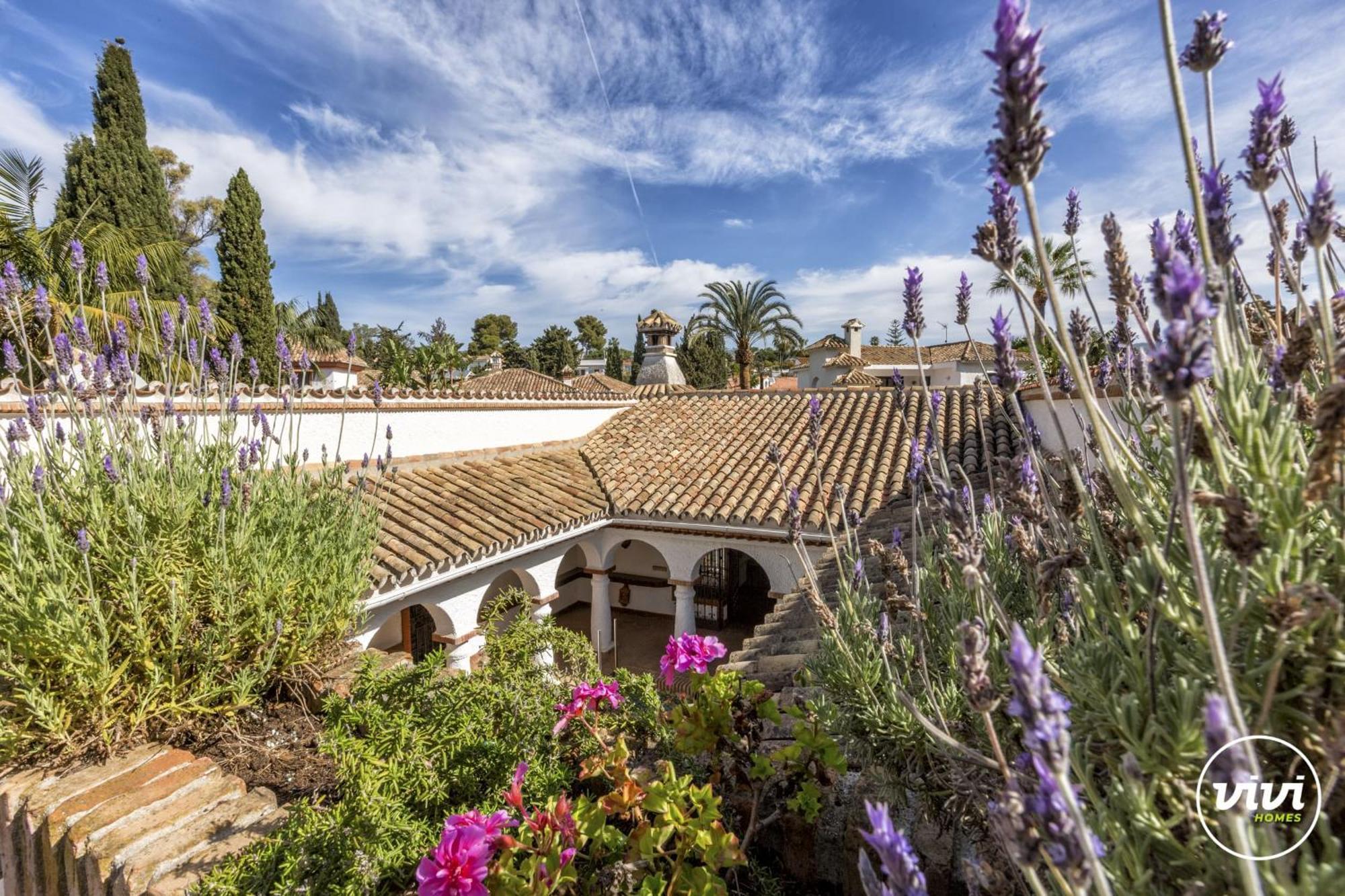 Vivi Homes - Costabella Pool, Sauna, Garden & Marbella