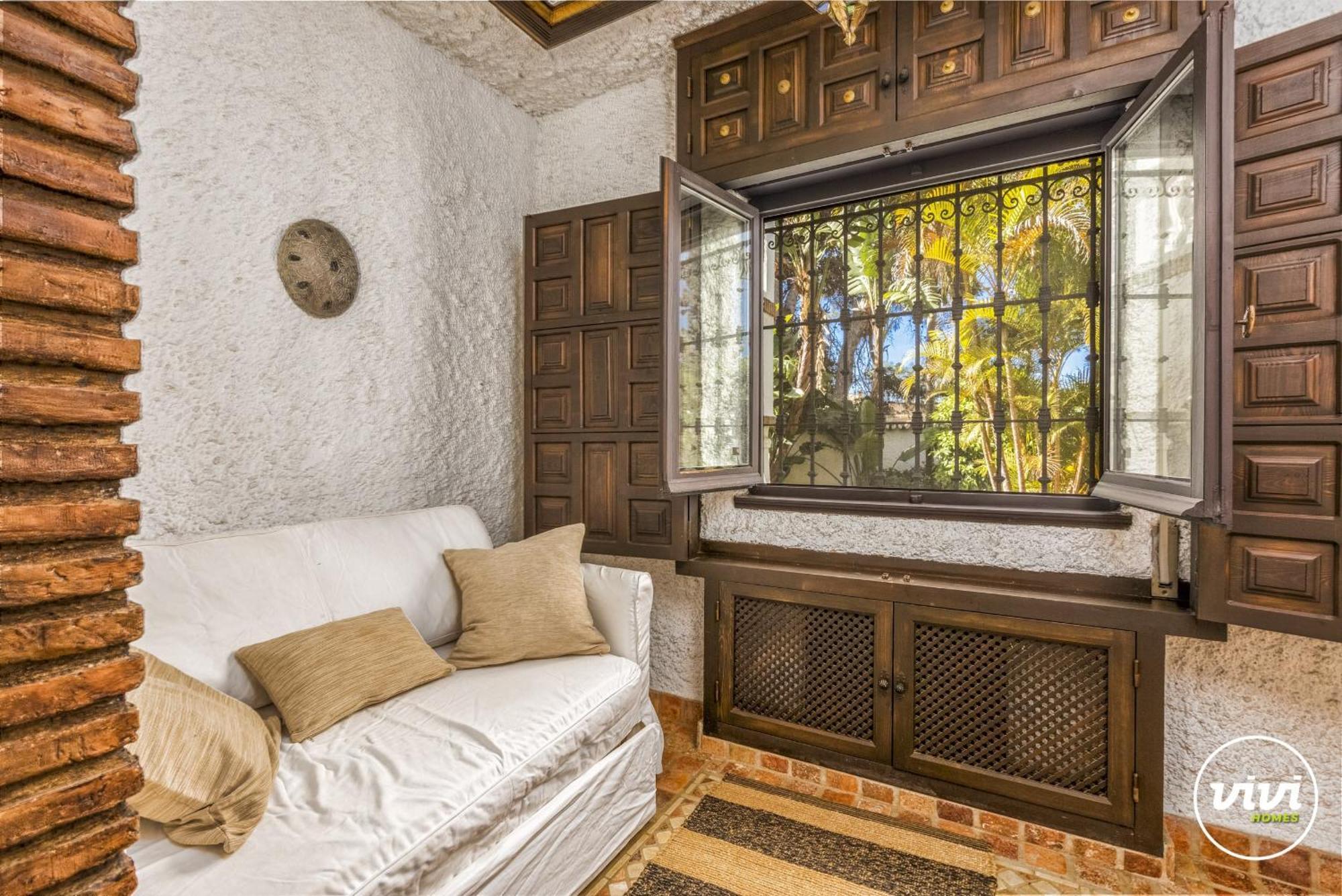 Vivi Homes - Costabella Pool, Sauna, Garden &