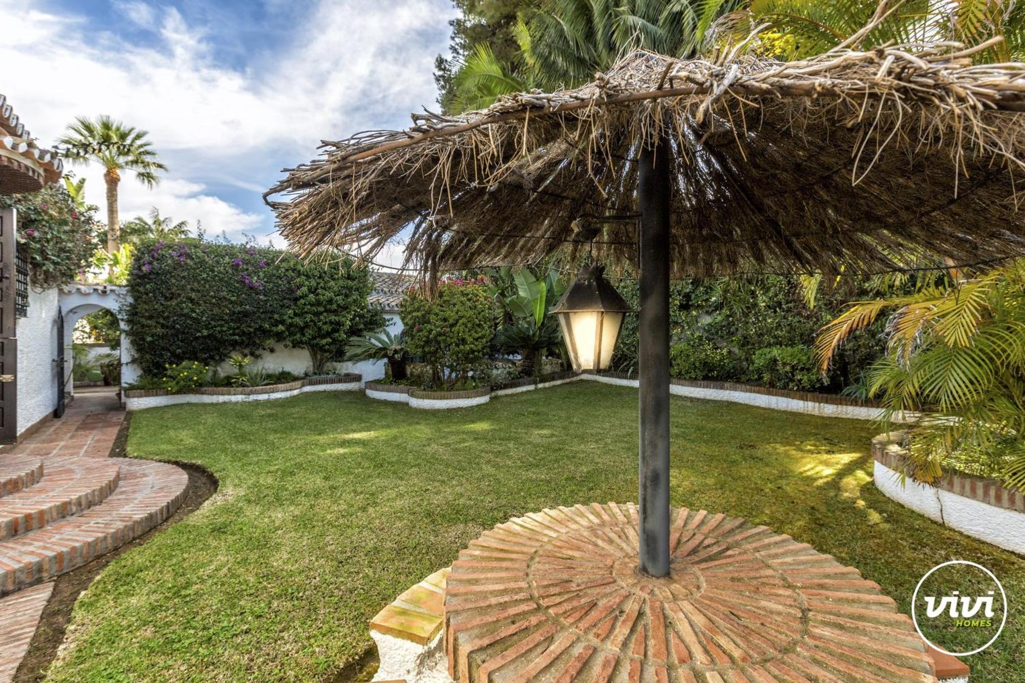 Vivi Homes - Costabella Pool, Sauna, Garden & Villa Marbella