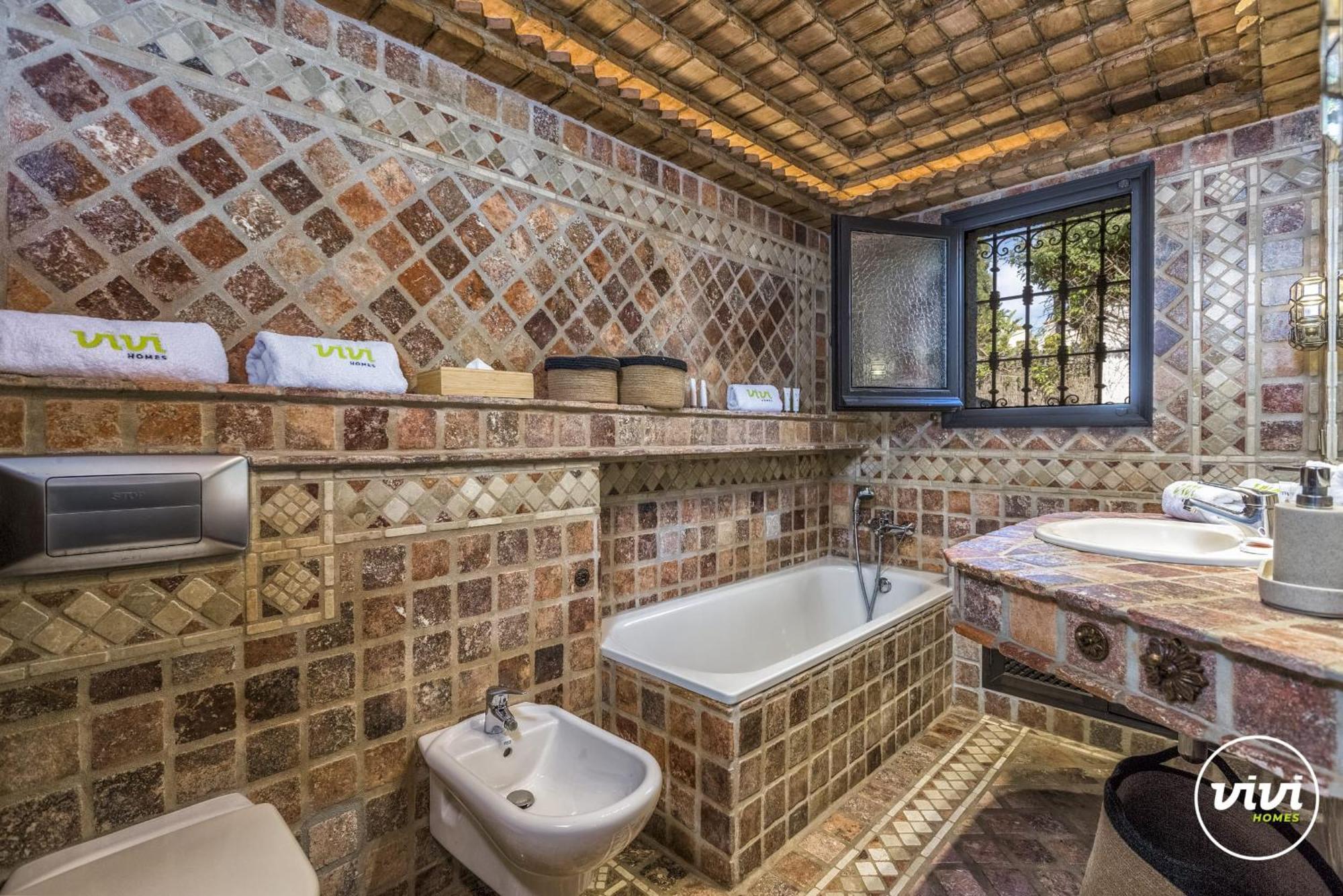Vivi Homes - Costabella Pool, Sauna, Garden & *