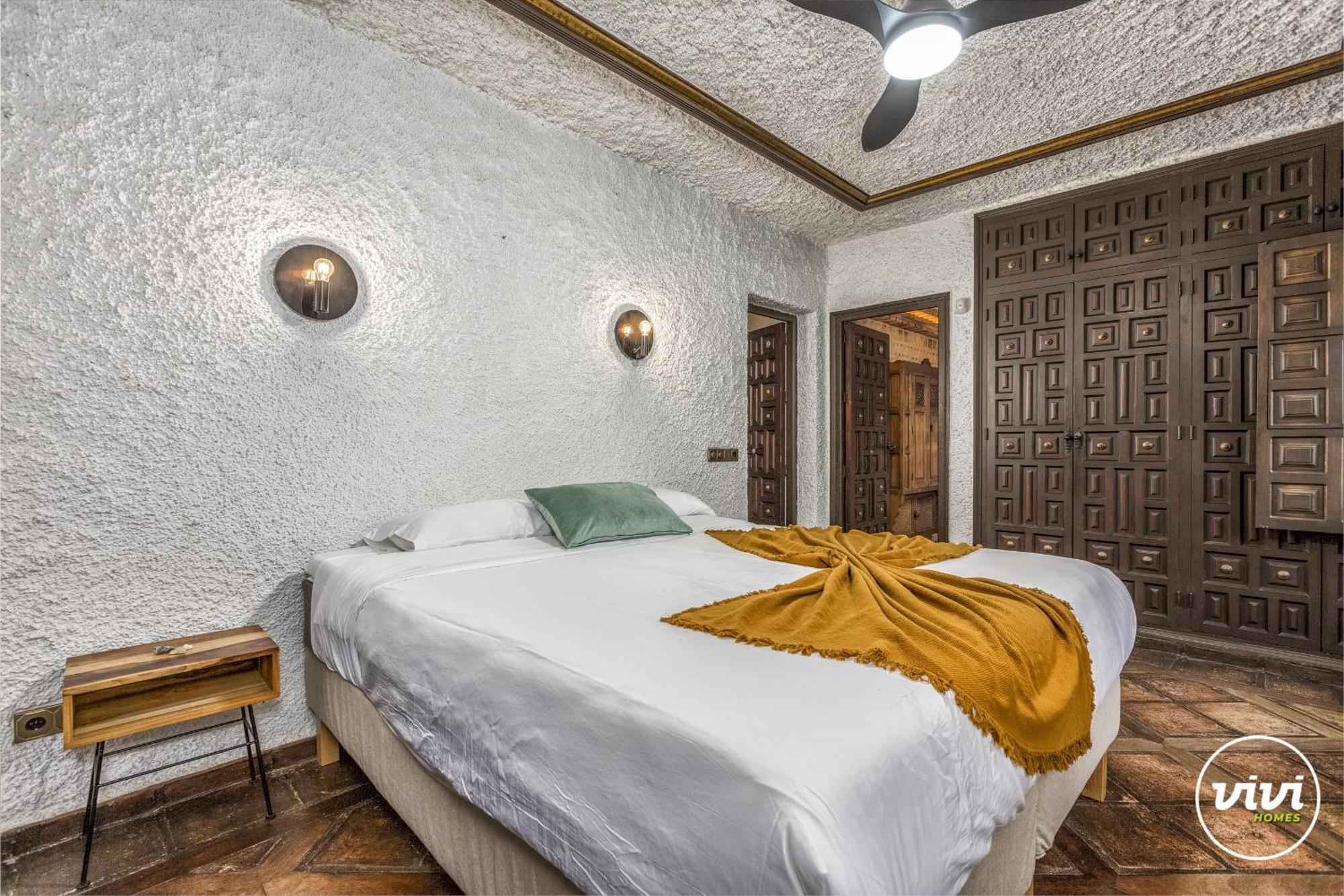 Vivi Homes - Costabella Pool, Sauna, Garden & Villa *