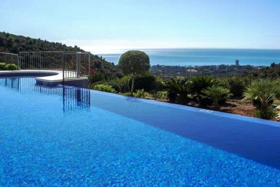 Spacious With 3 Pools & Gym Apartamento Marbella