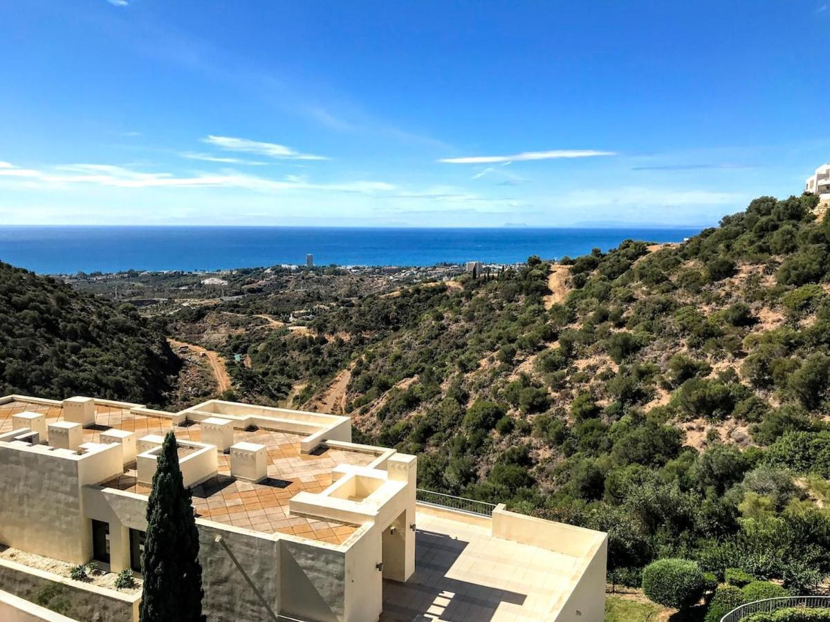 Spacious With 3 Pools & Gym Marbella