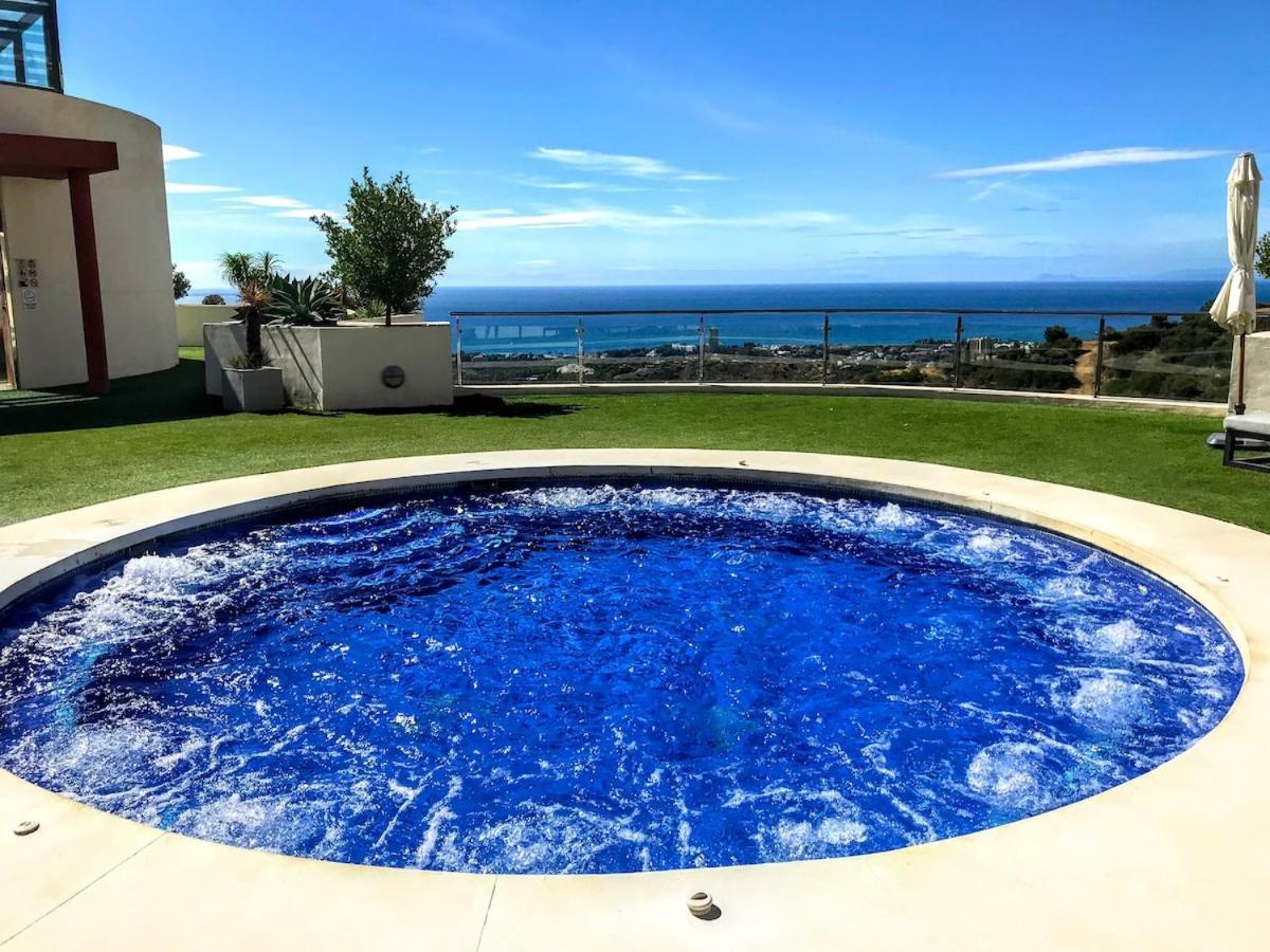 Spacious With 3 Pools & Gym *