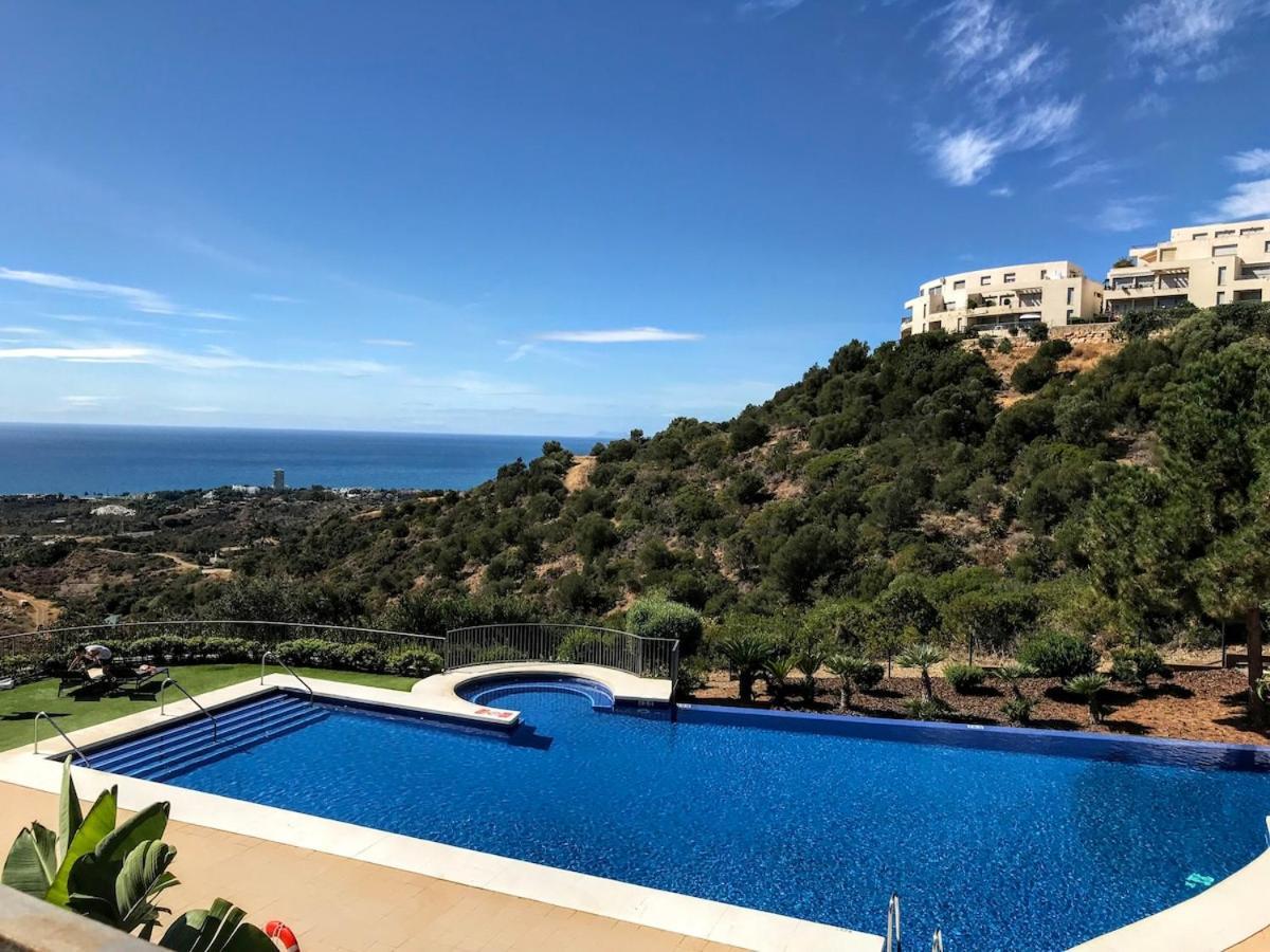 Spacious With 3 Pools & Gym *