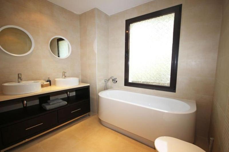 Spacious With 3 Pools & Gym *