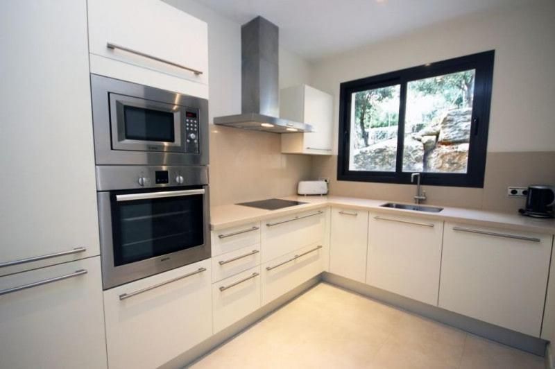Spacious With 3 Pools & Gym