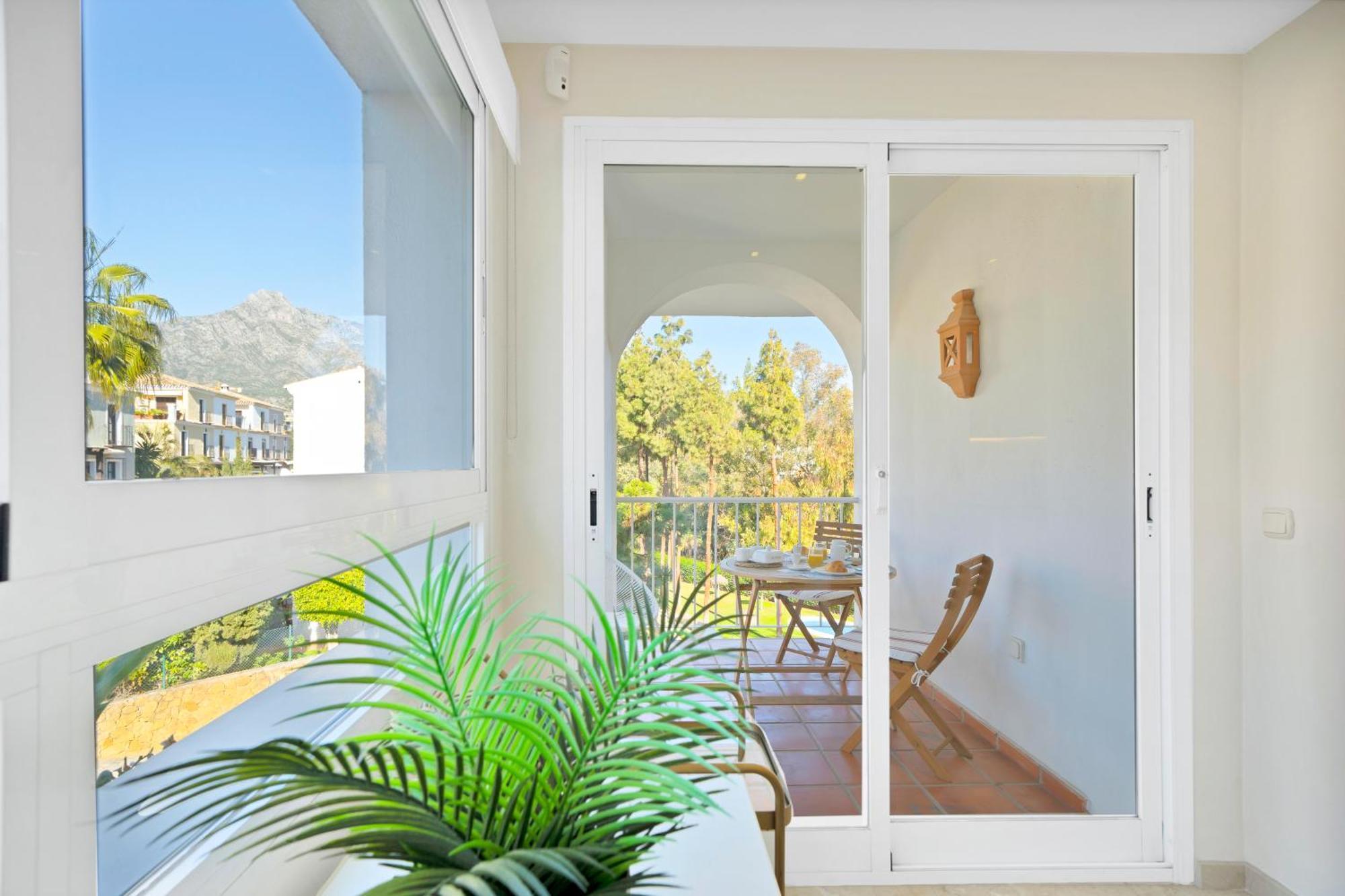Luxury Penthouse With Sea Views In Marbella Golden Mile, Puente Romano Area Apartamento Marbella