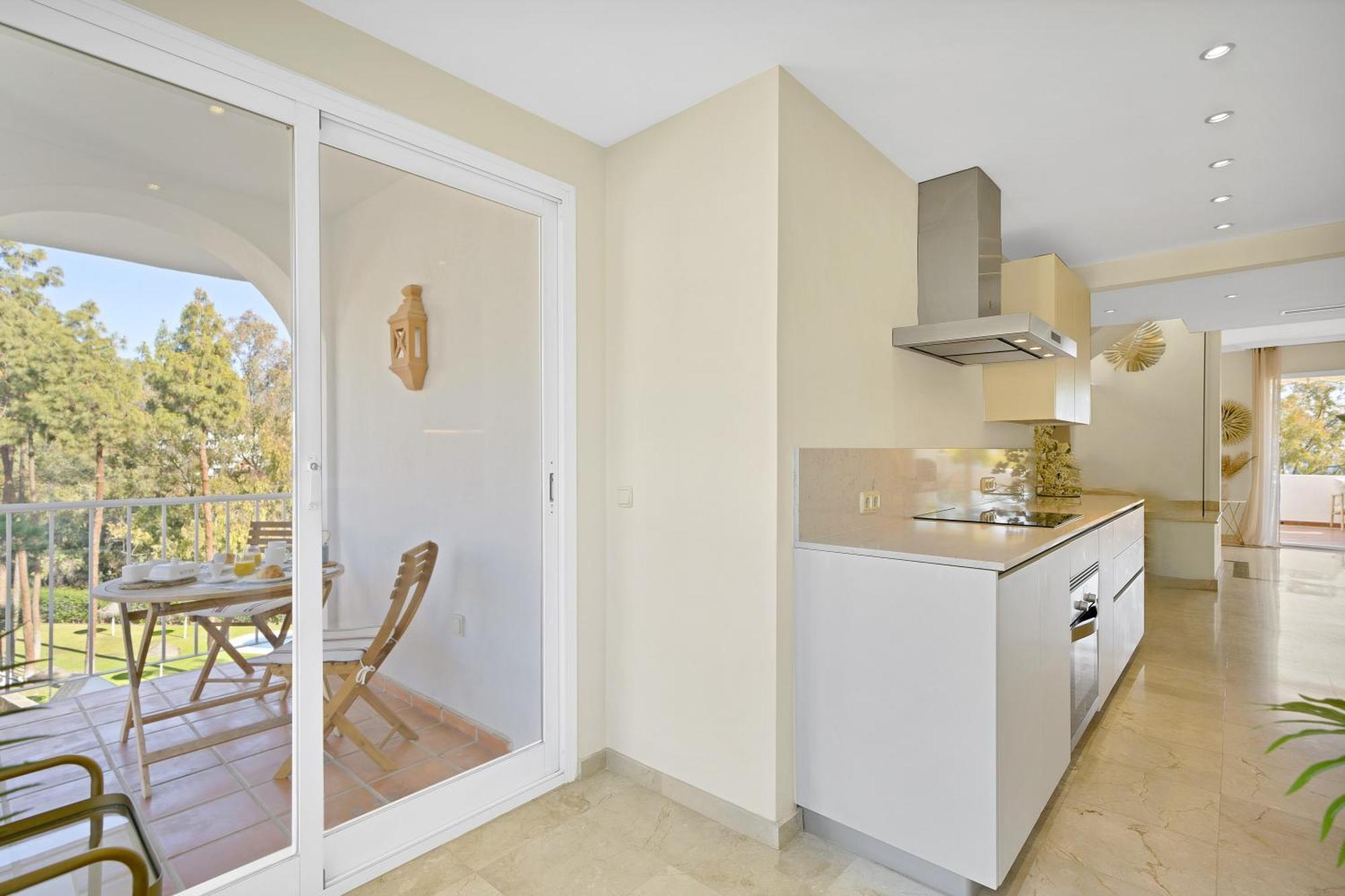 Luxury Penthouse With Sea Views In Marbella Golden Mile, Puente Romano Area * Marbella