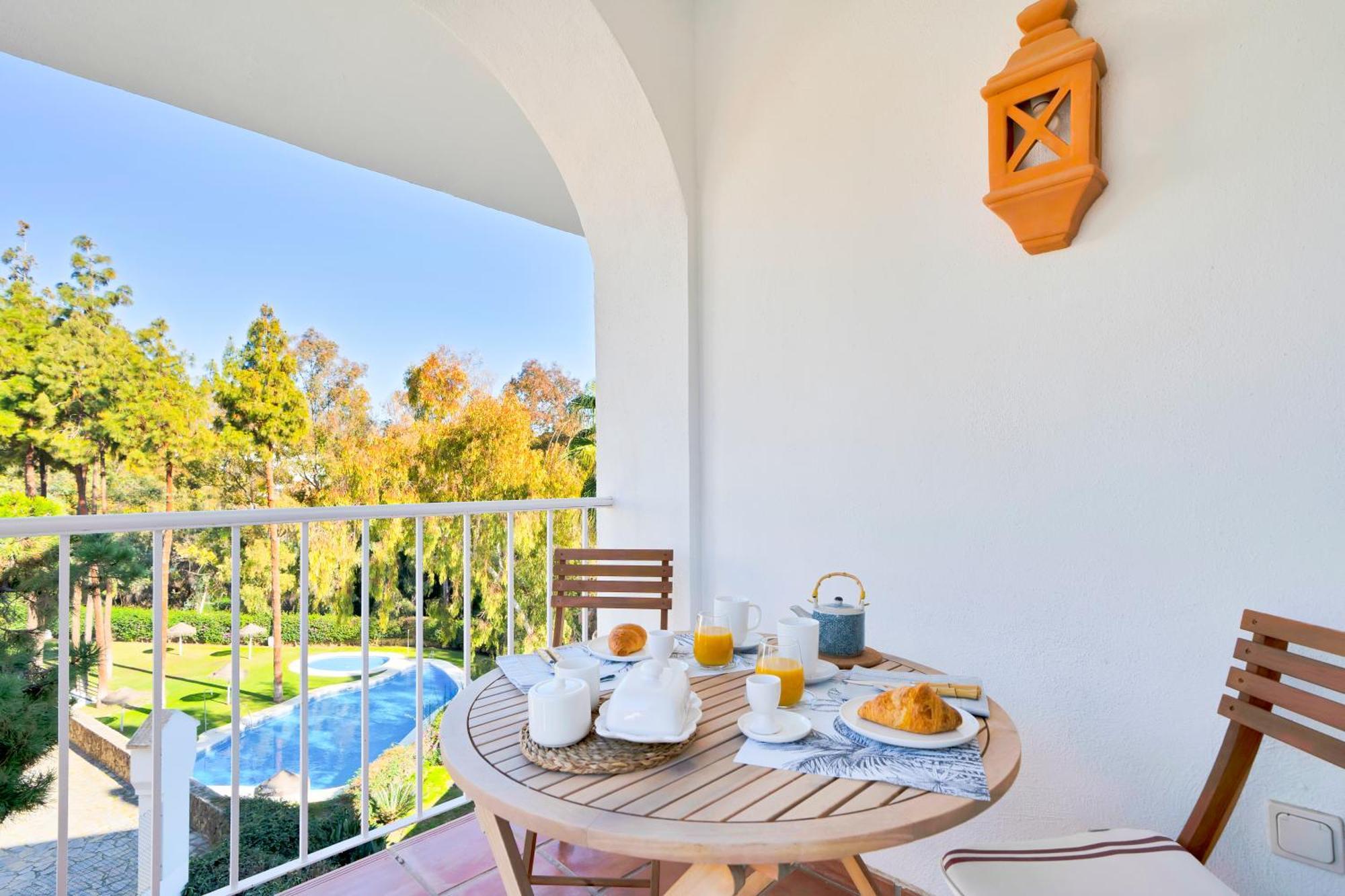 Luxury Penthouse With Sea Views In Marbella Golden Mile, Puente Romano Area *