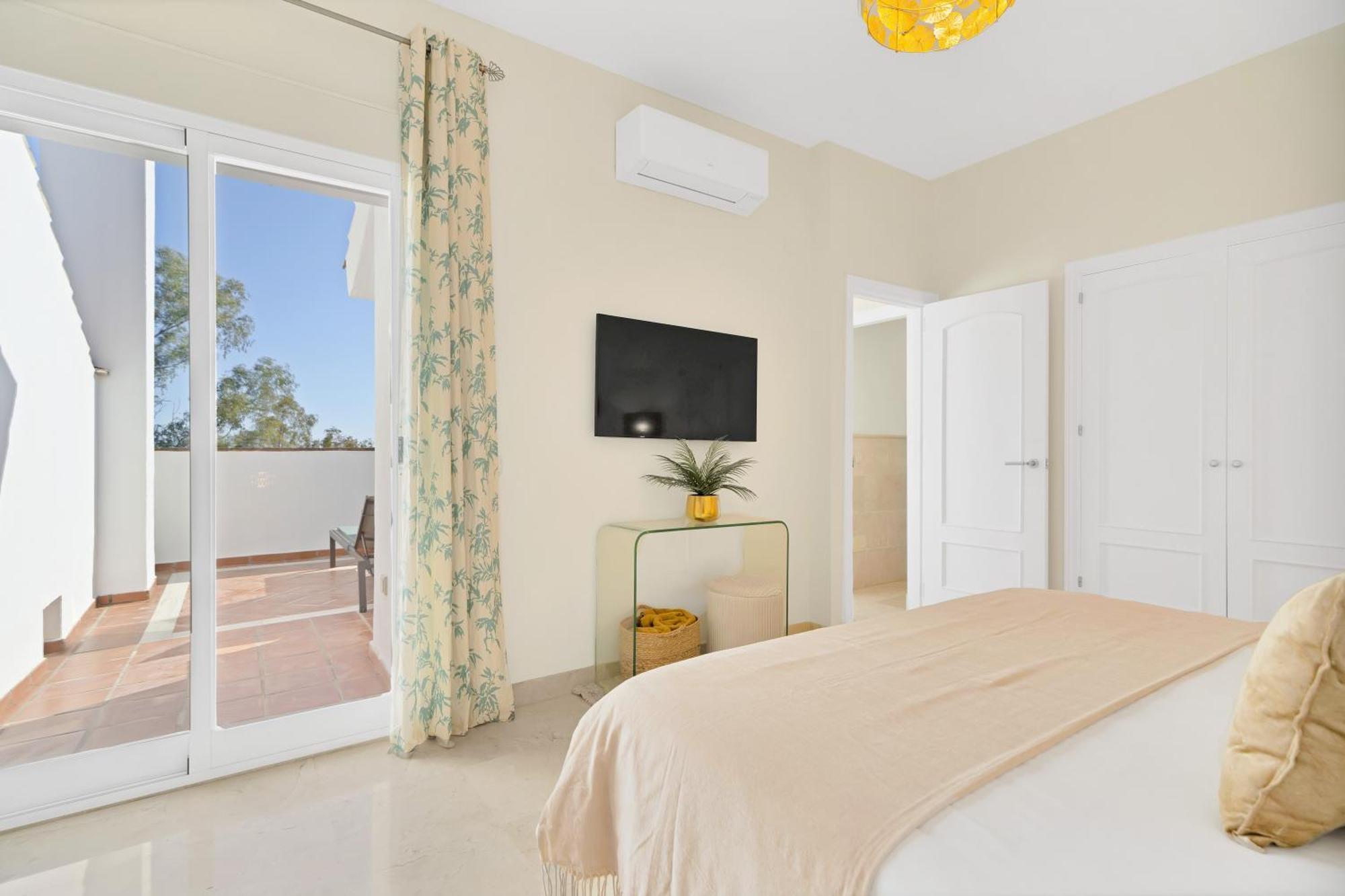 Apartamento Luxury Penthouse With Sea Views In Marbella Golden Mile, Puente Romano Area *