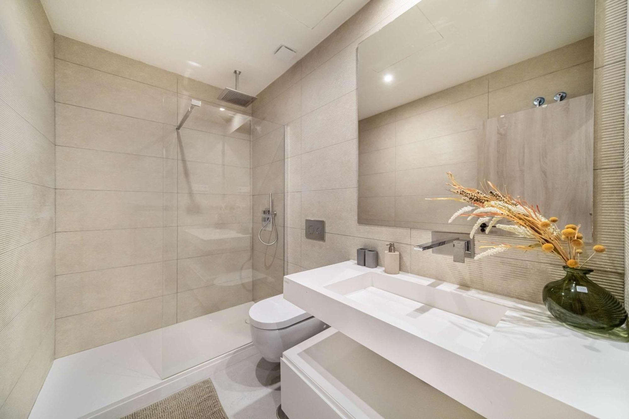Casa Sol Luxury Rooftop Penthouse Gym Pools Apartment