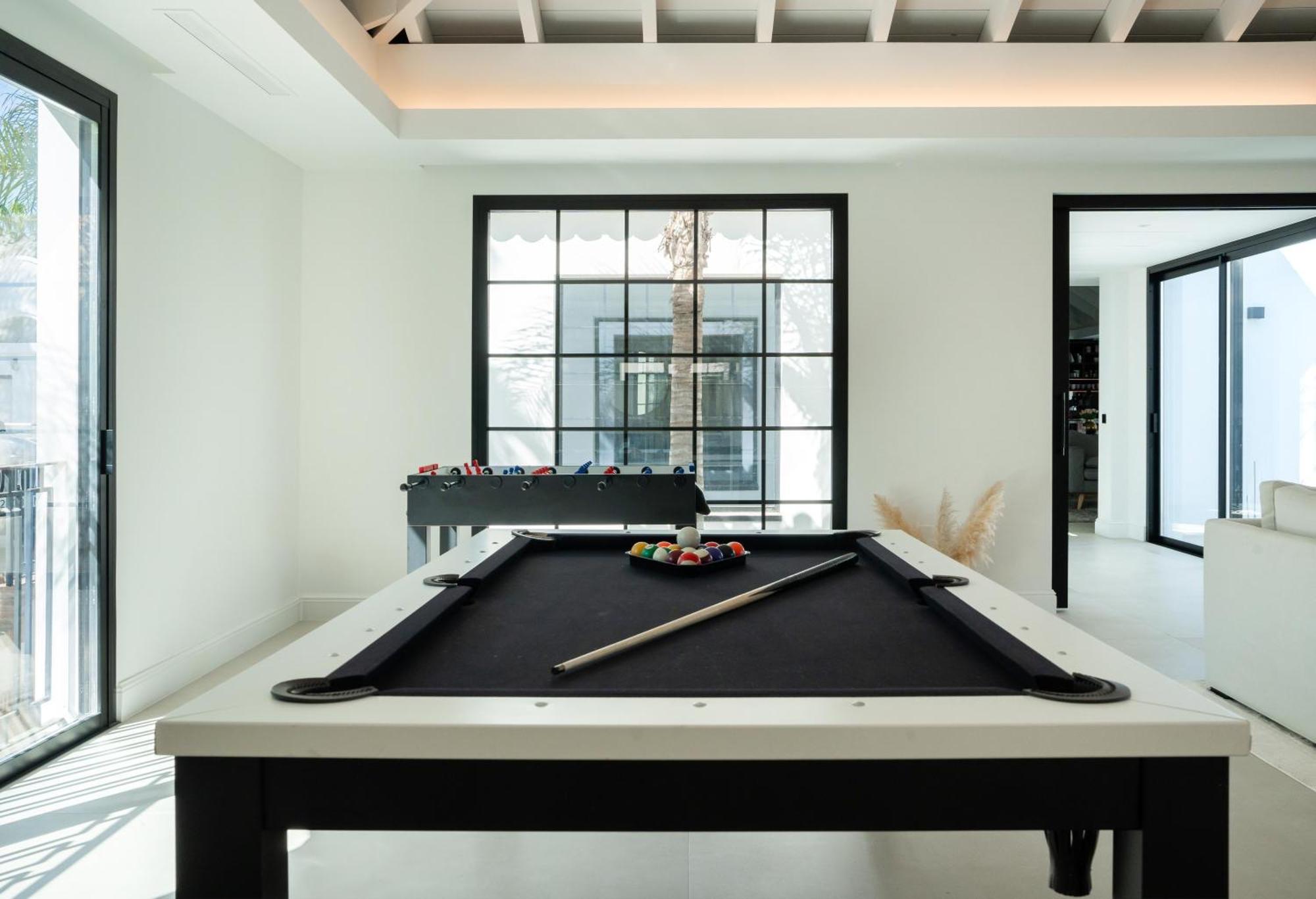 Apartment Exquisite 5 Bdrm Luxury W Gym, Bbq, And Pool Marbella