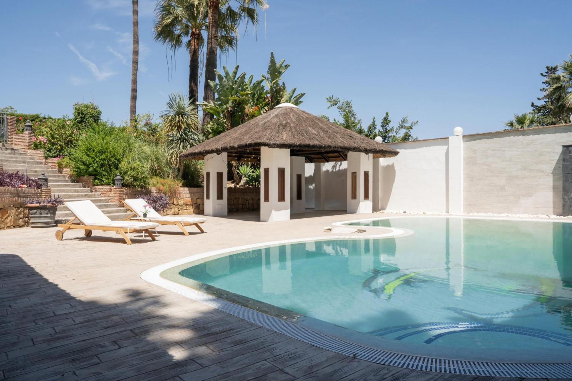 Exquisite 5 Bdrm Luxury W Gym, Bbq, And Pool Marbella