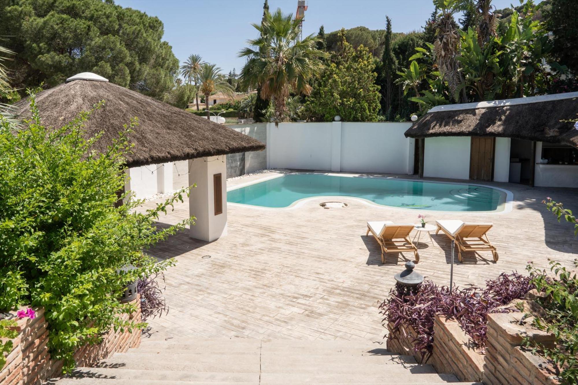 Apartment Exquisite 5 Bdrm Luxury W Gym, Bbq, And Pool