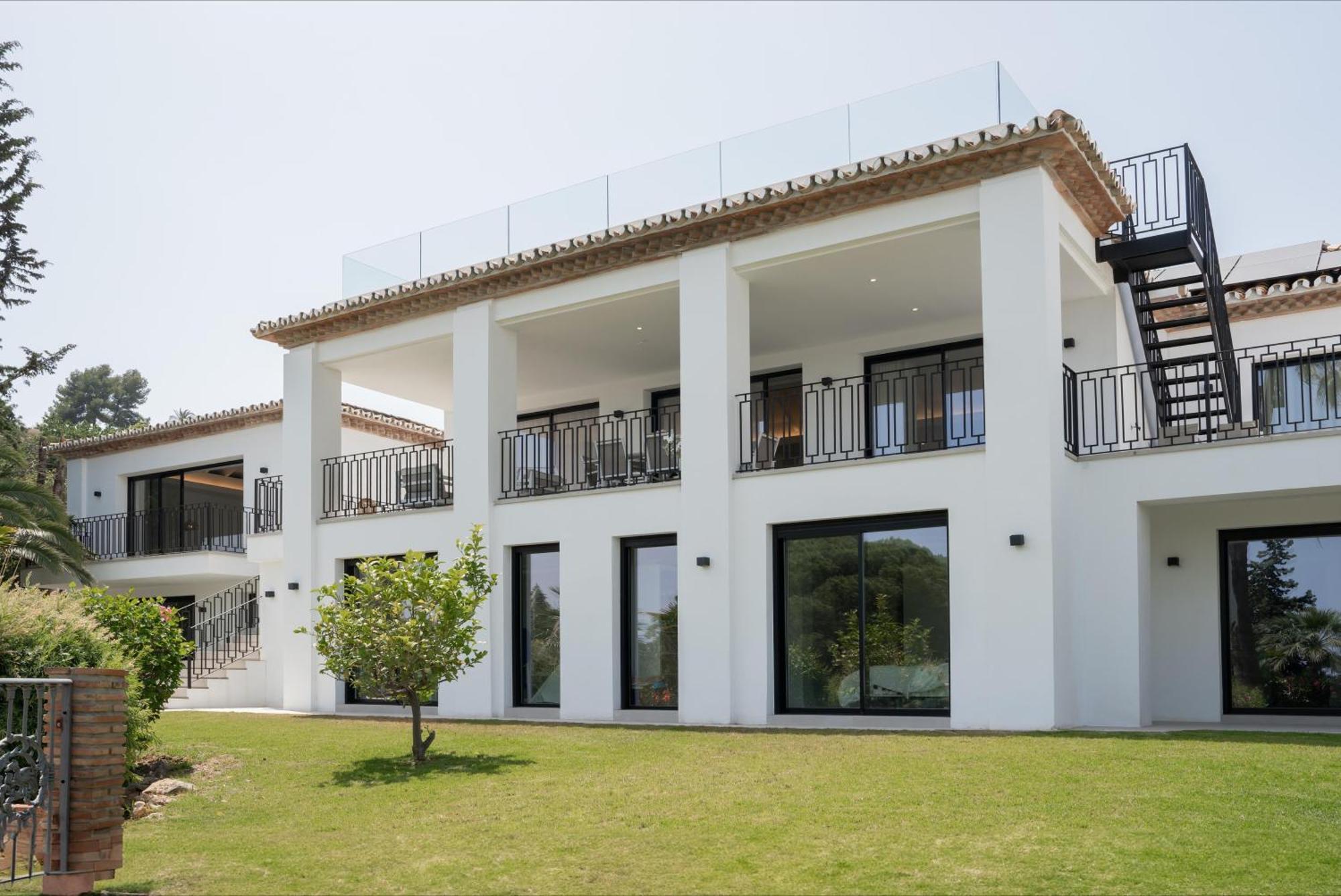 Exquisite 5 Bdrm Luxury W Gym, Bbq, And Pool Apartment *