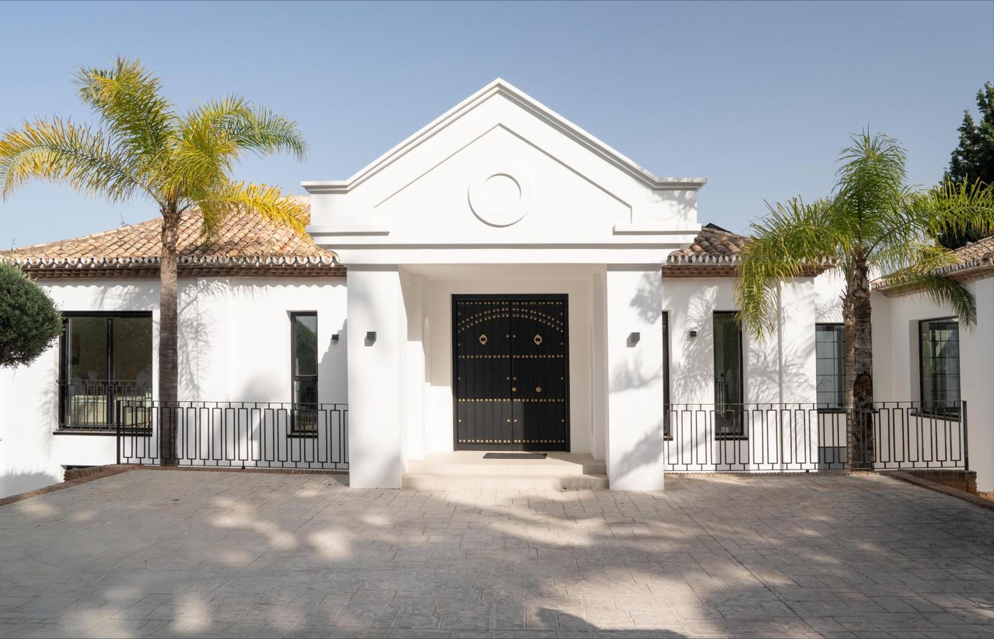 Exquisite 5 Bdrm Luxury W Gym, Bbq, And Pool Marbella