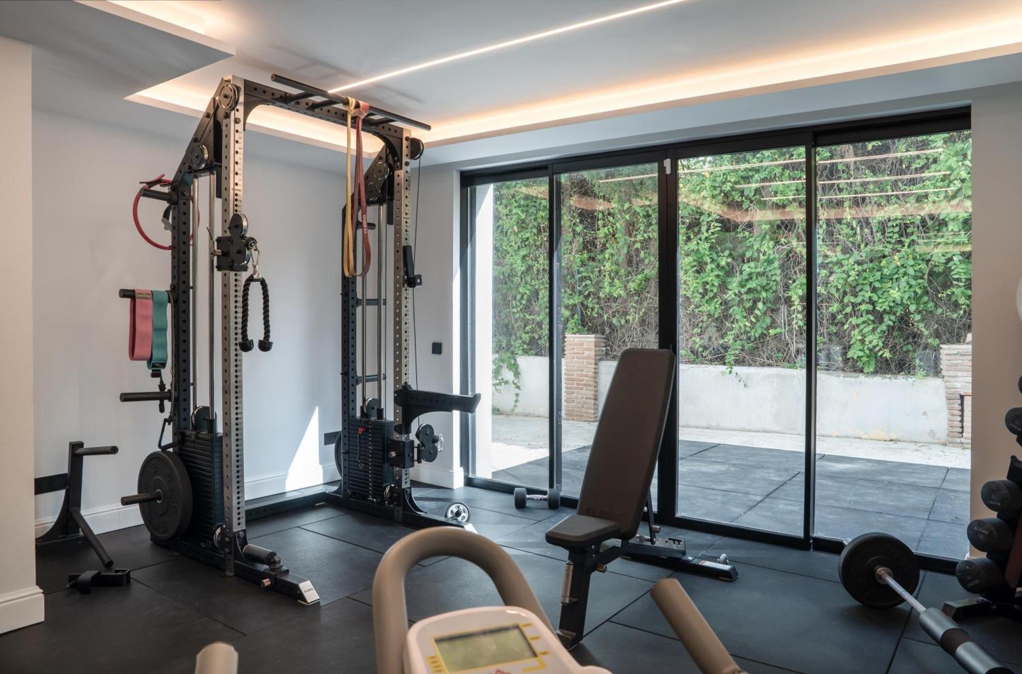 Apartment Exquisite 5 Bdrm Luxury W Gym, Bbq, And Pool