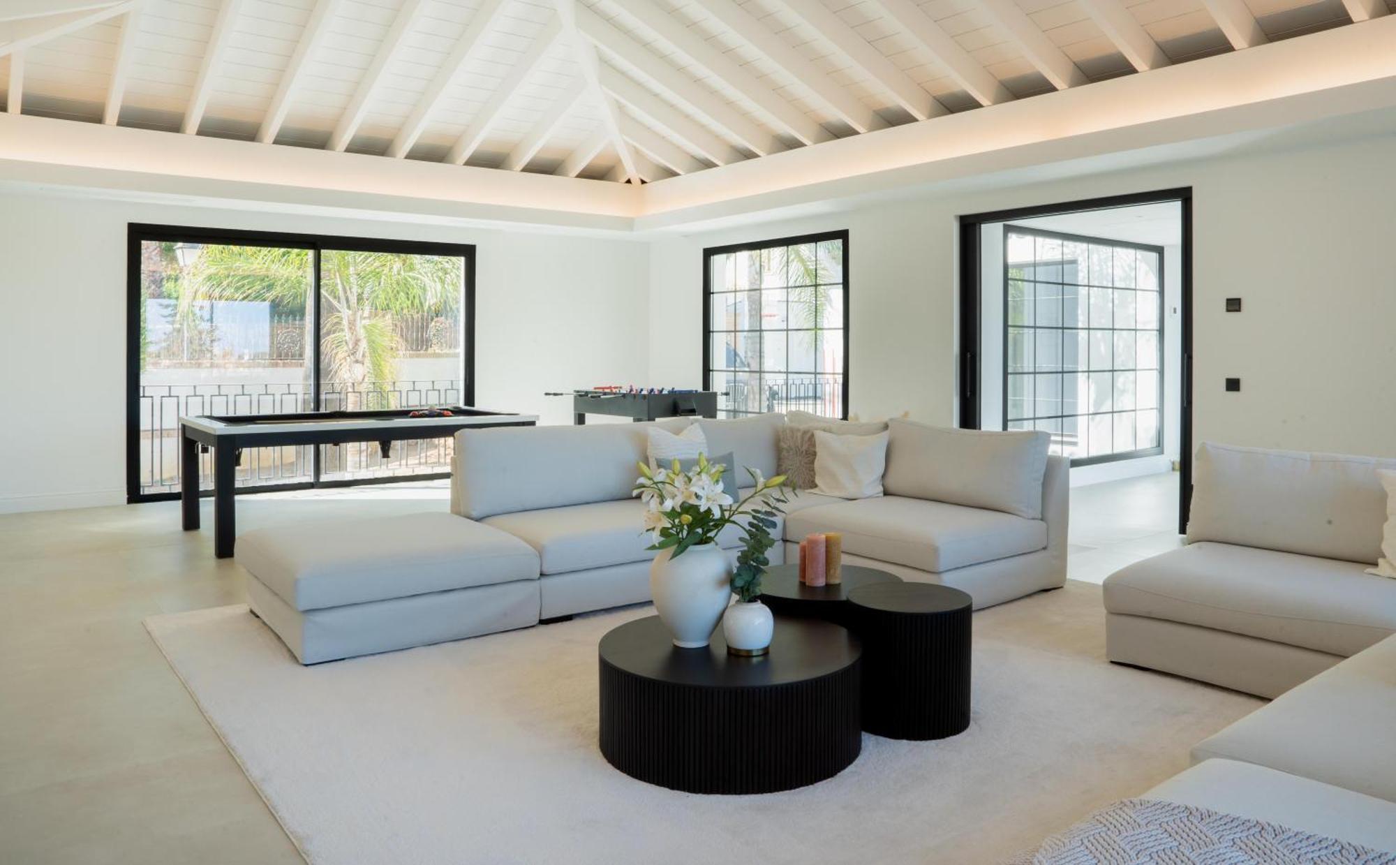 Exquisite 5 Bdrm Luxury W Gym, Bbq, And Pool Marbella
