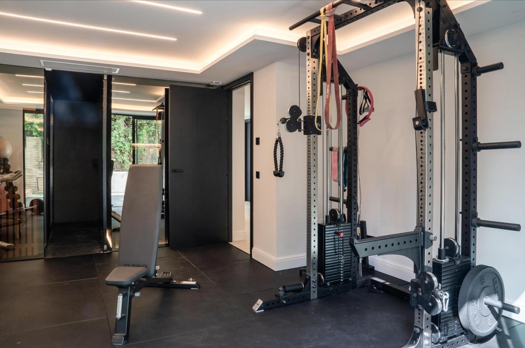 Exquisite 5 Bdrm Luxury W Gym, Bbq, And Pool * Marbella