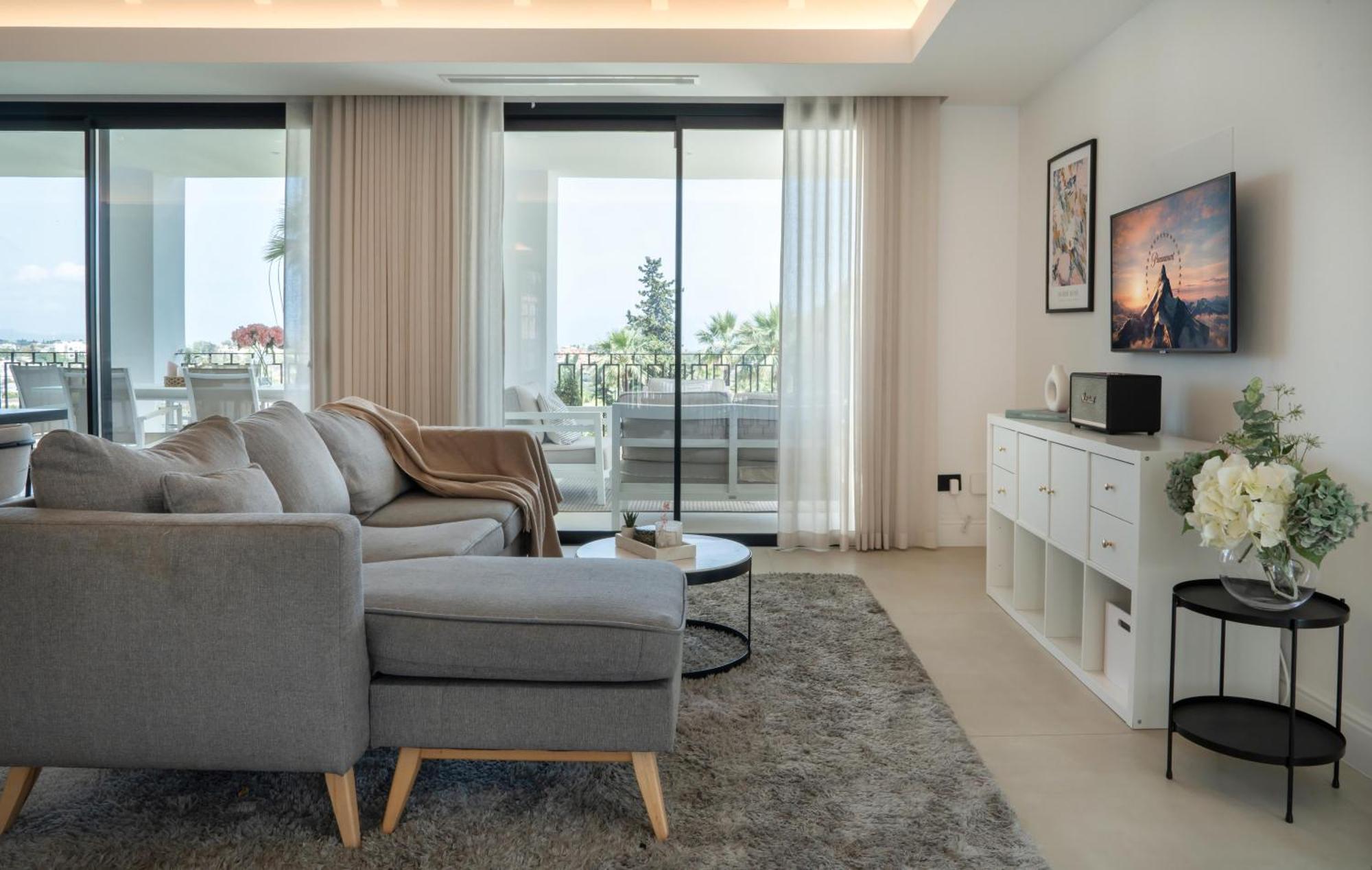 Exquisite 5 Bdrm Luxury W Gym, Bbq, And Pool Marbella