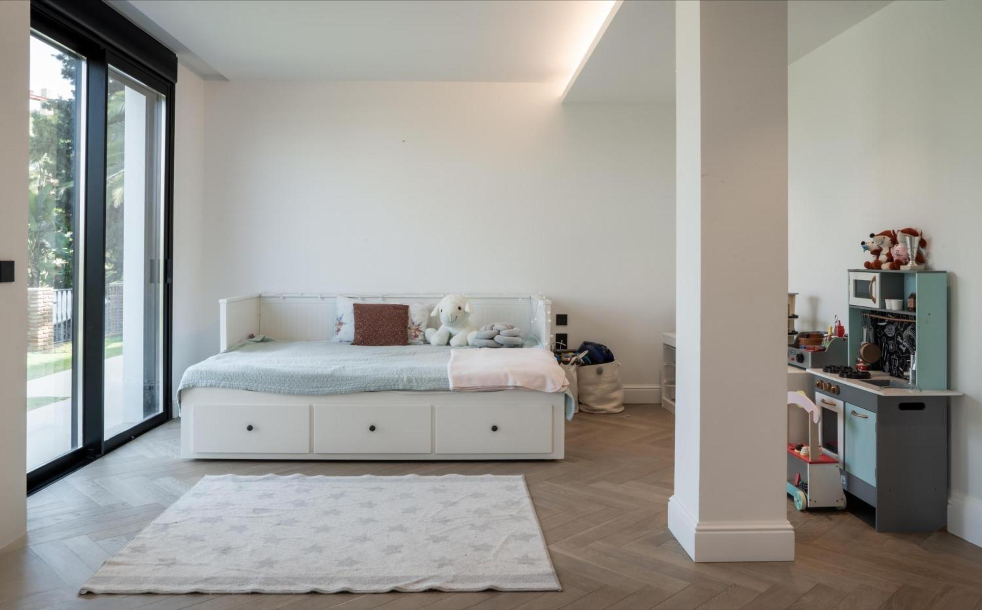 Exquisite 5 Bdrm Luxury W Gym, Bbq, And Pool
