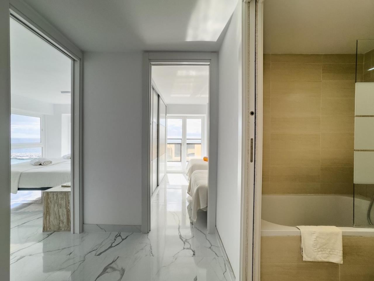 Skol 617 Beachfront Two-bedrooms Duplex With Sea Views *